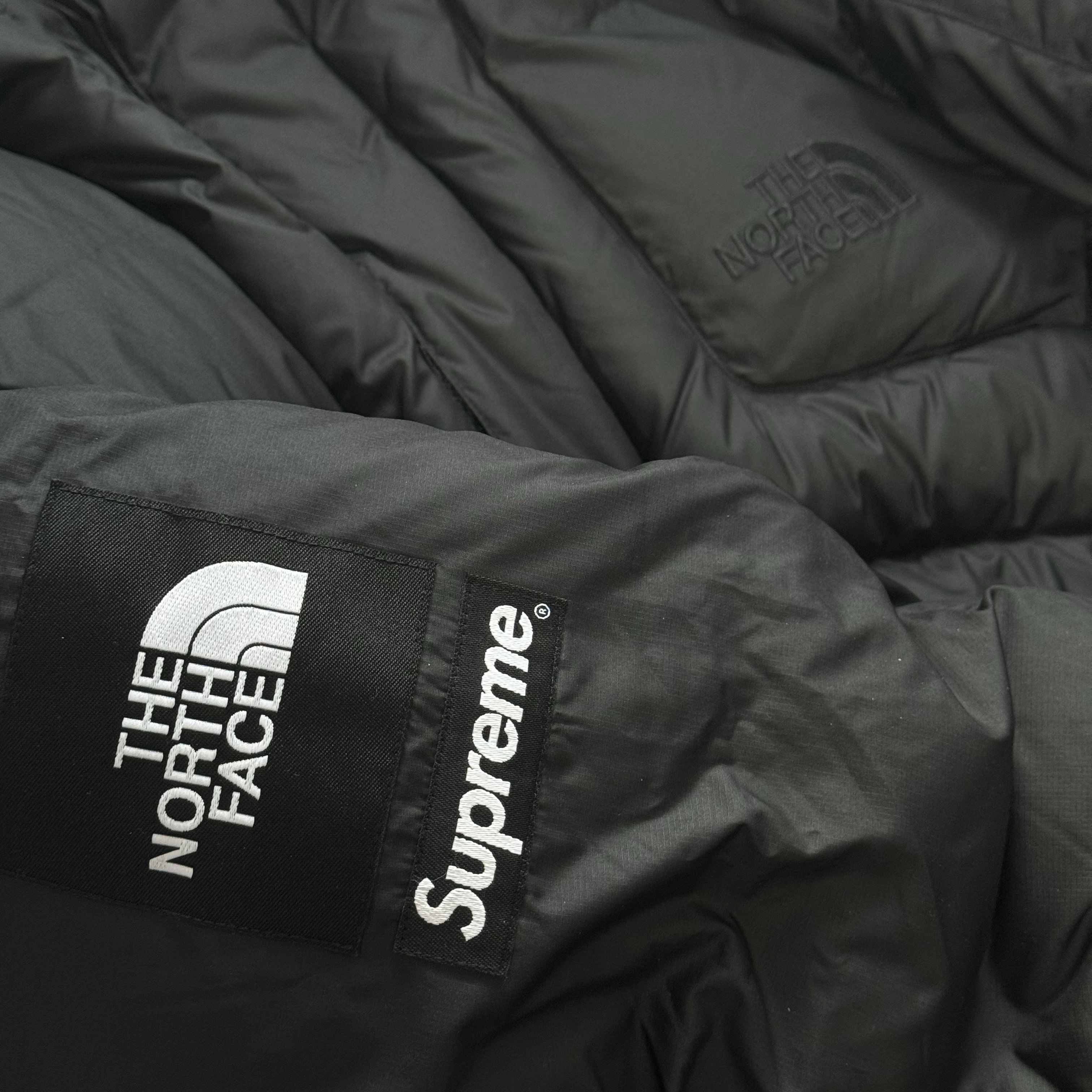 Supreme x The North Face 800-Fill Half Zip Hooded Pullover Black - 22FW 착용 스타일