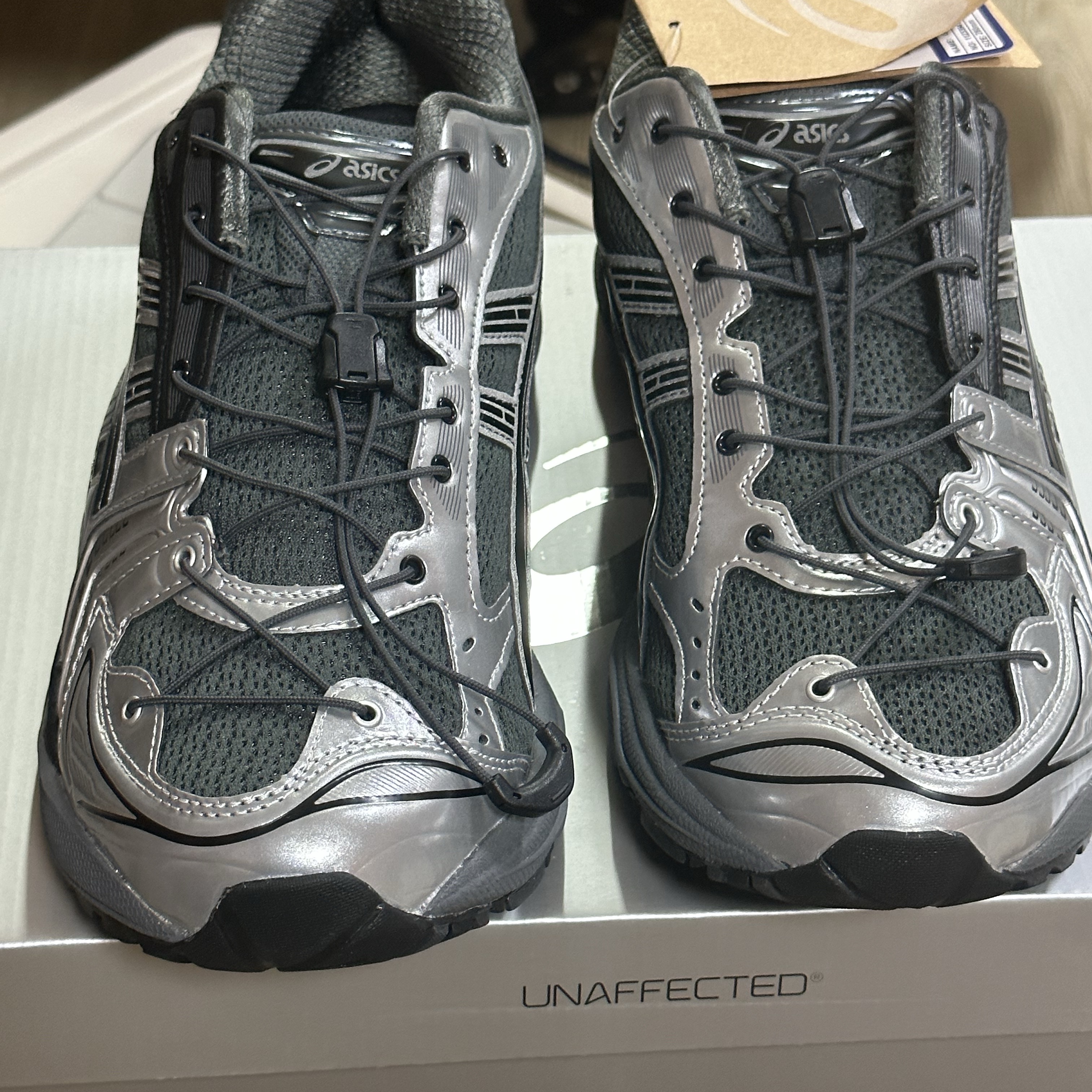 Asics x Unaffected Gel-Kayano 14 Silver Moon 착용 스타일
