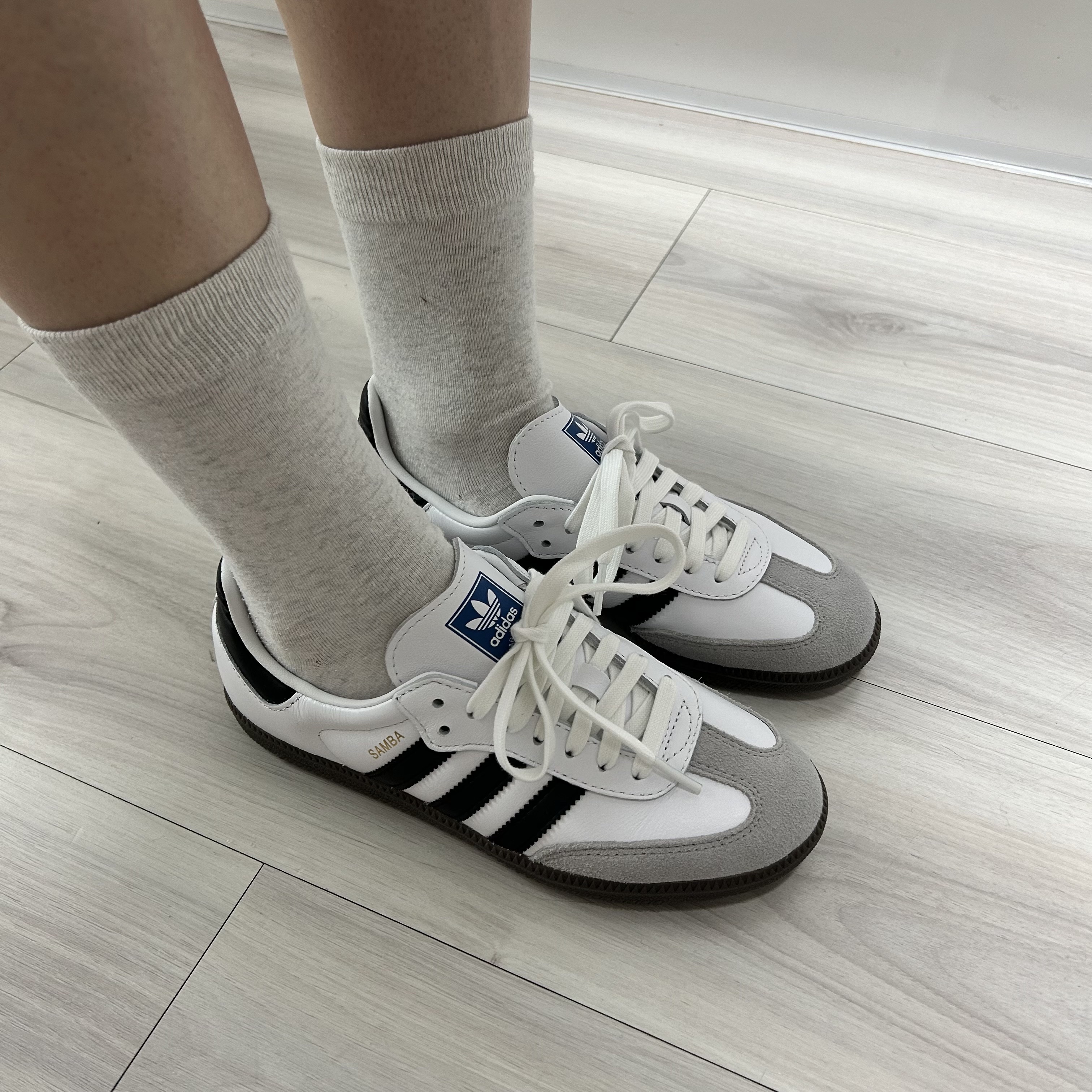 Adidas Samba OG Cloud White 착용 스타일 - 2