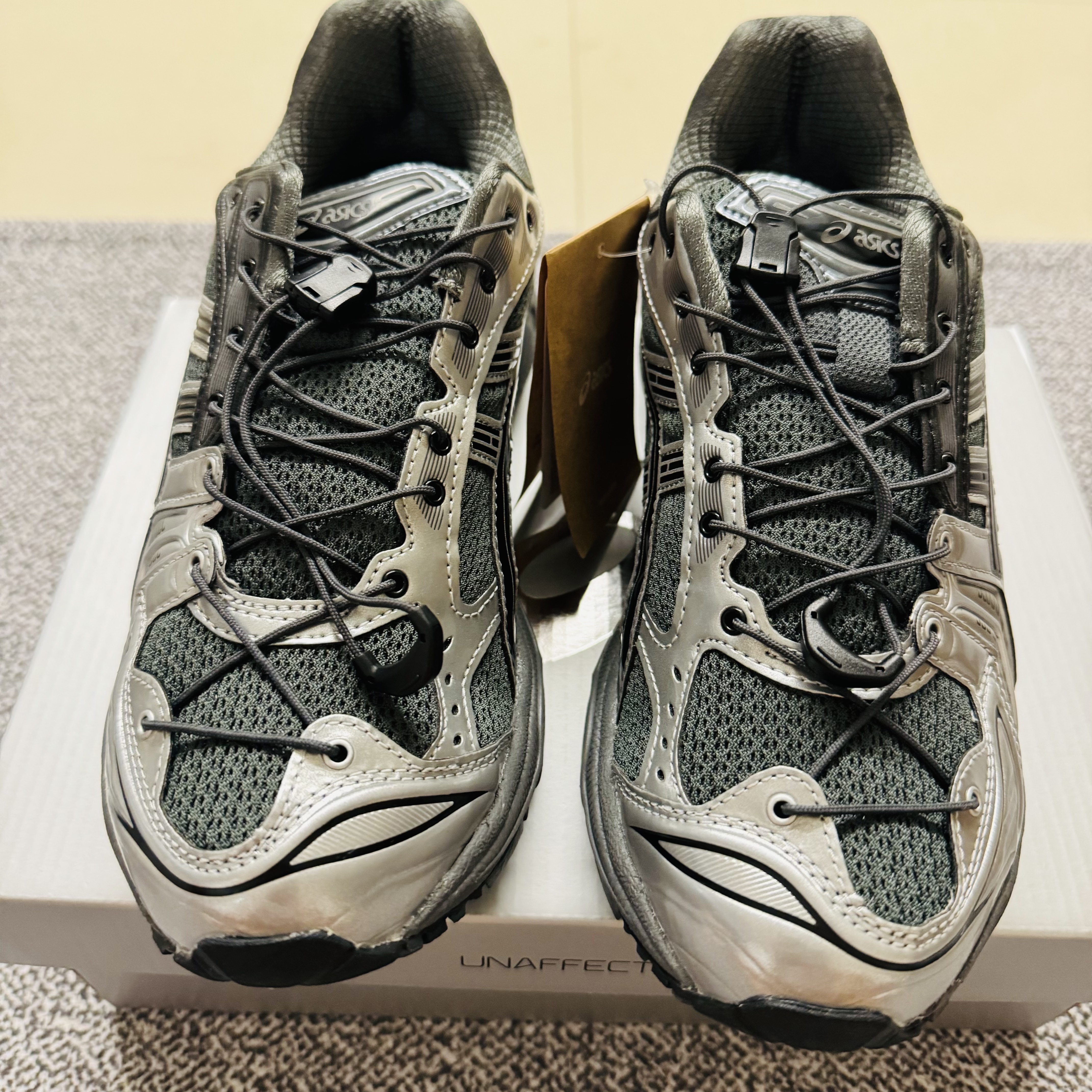 Asics x Unaffected Gel-Kayano 14 Silver Moon, Asics x Unaffected Gel-Kayano 14 Galaxy White 착용 스타일 - 1