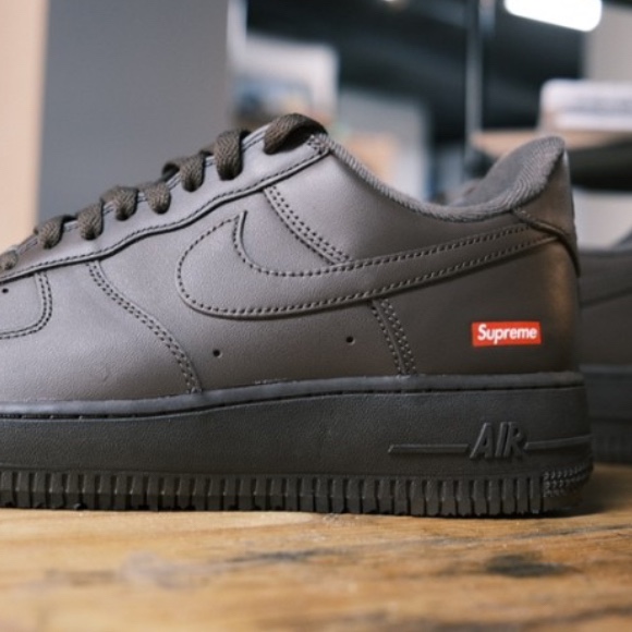 Nike x Supreme Air Force 1 Low Baroque Brown 착용 스타일 - 1