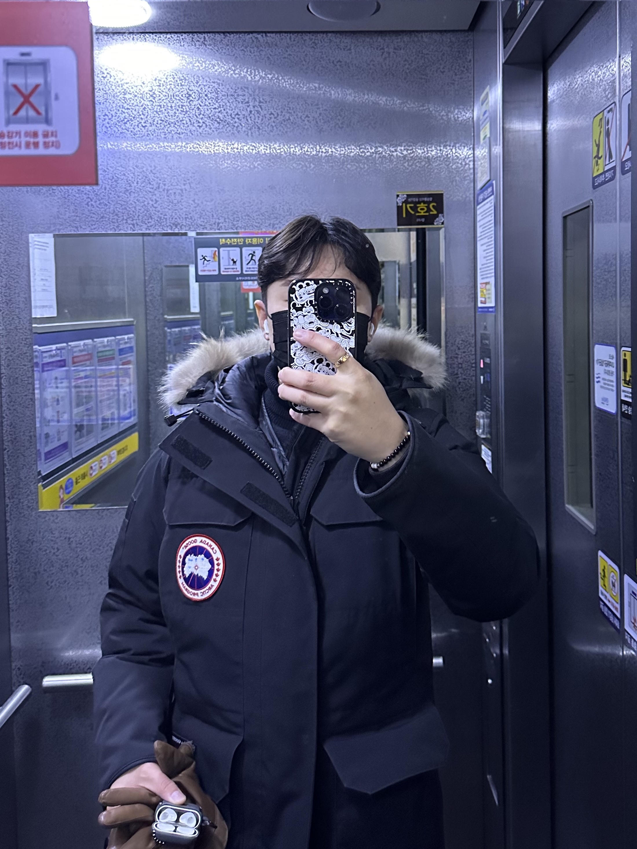 Canada Goose Citadel Parka Fusion Fit Black, Apple Airpods 3rd Gen with MagSafe Charging Case (Korean Ver.) 착용 스타일