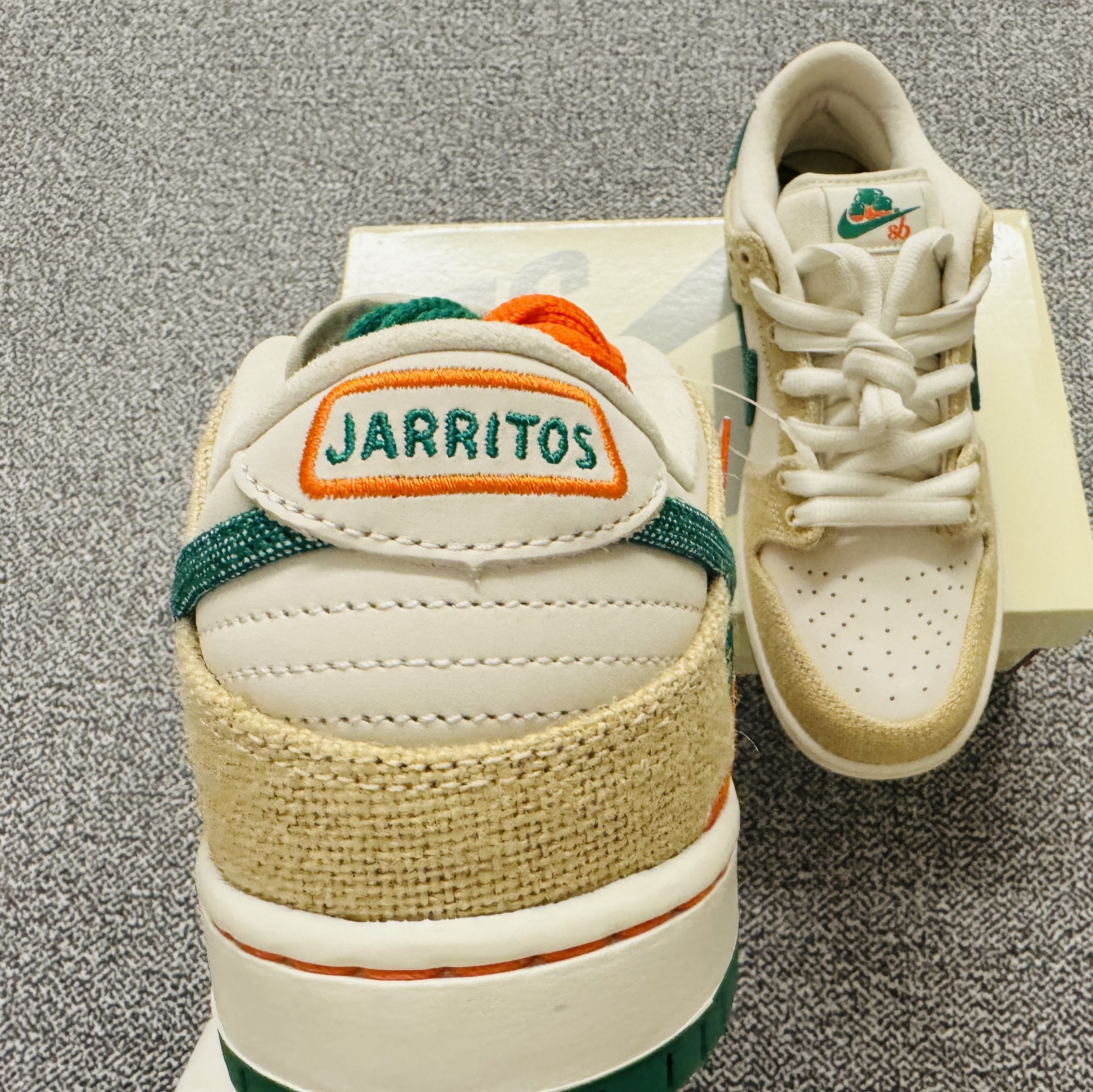 Nike x Jarritos SB Dunk Low Phantom and Malachite 착용 스타일 - 3