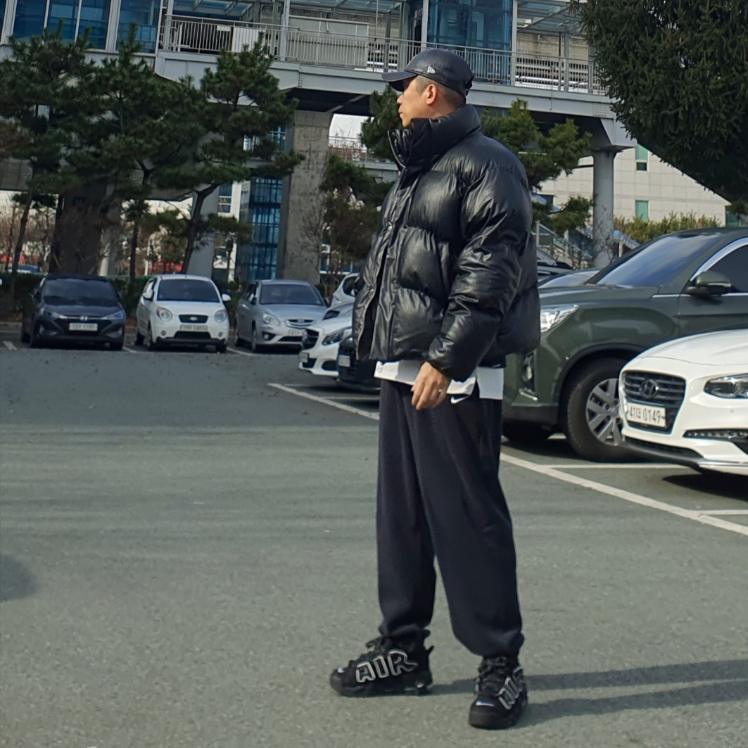 Nike x Ambush Air More Uptempo Low Black and White 착용 스타일 - 3