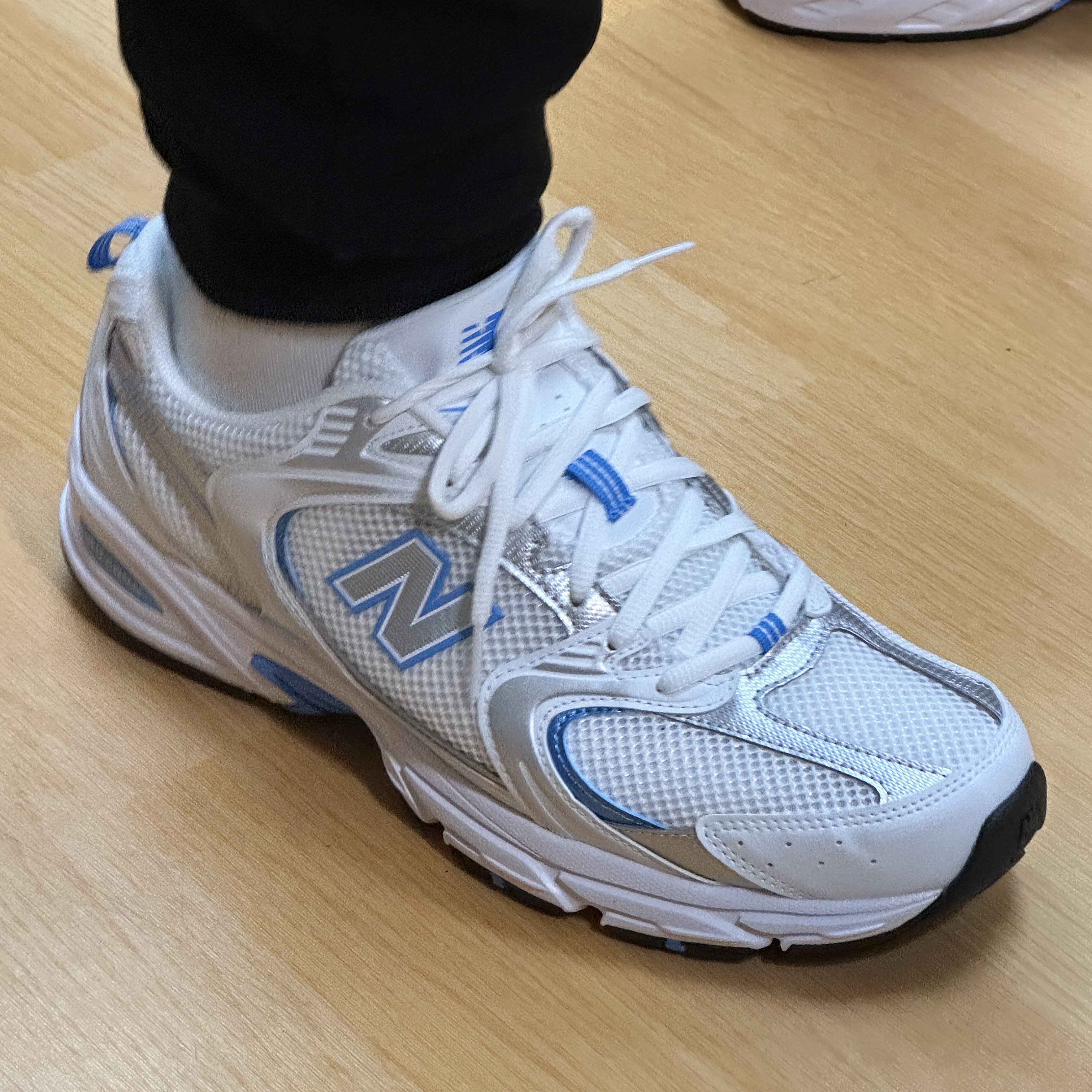 New Balance 530 Sky Blue 착용 스타일 - 2