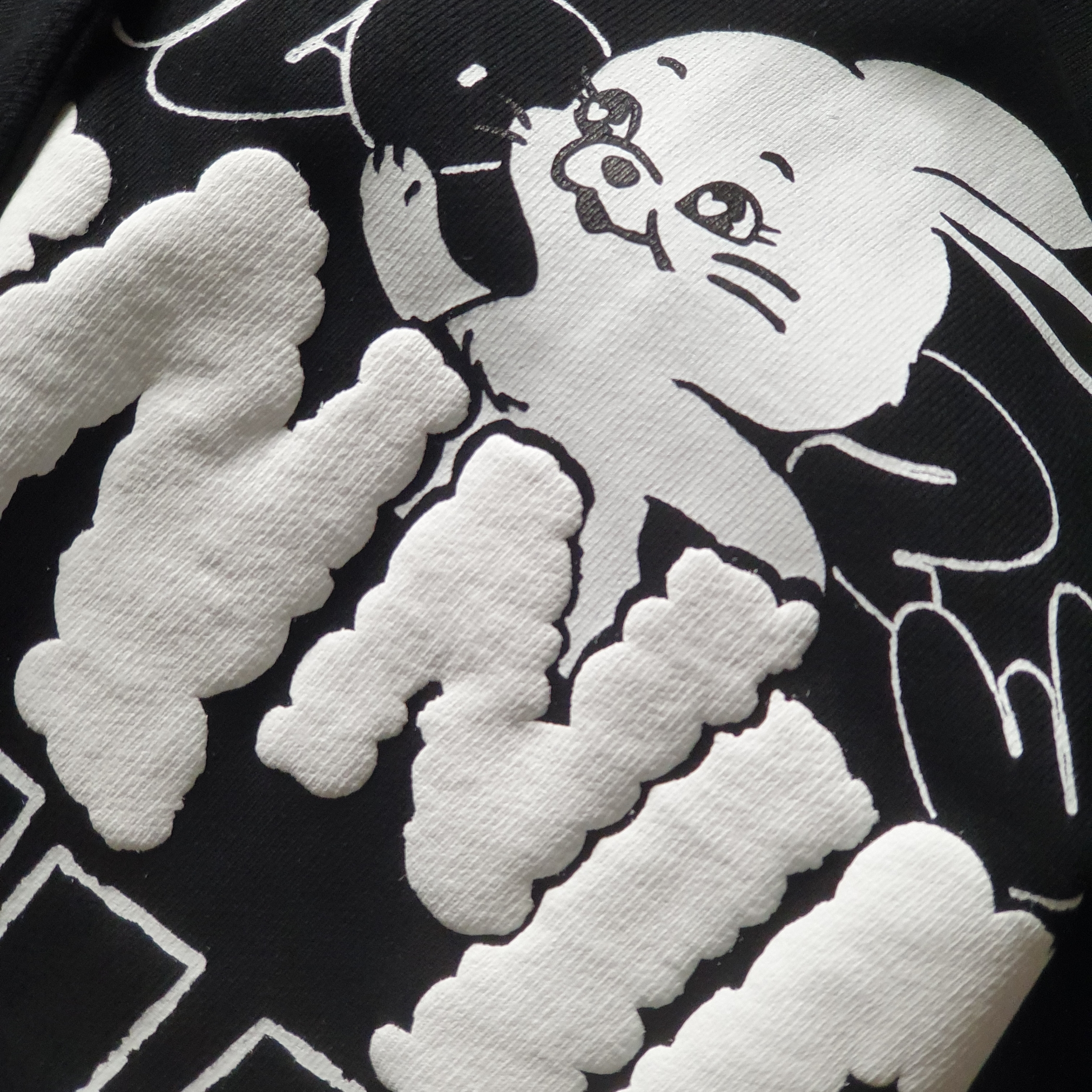 NewJeans Hoodie Black 착용 스타일