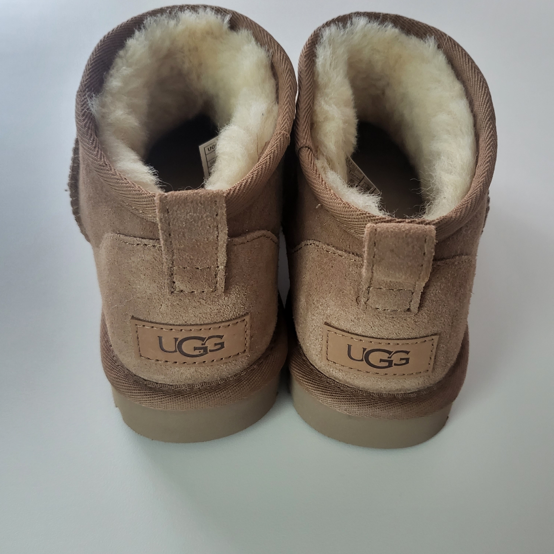 (W) UGG Classic Ultra Mini Boots Chestnut 착용 스타일 - 2