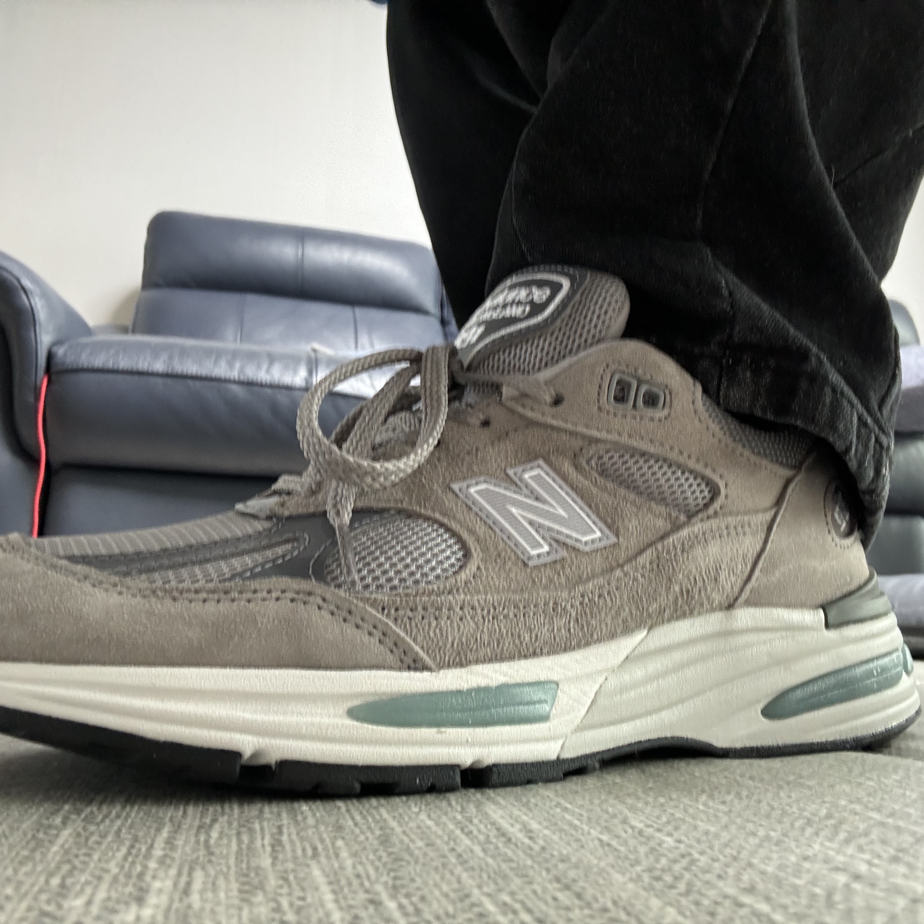 New Balance 991v2 Made in UK Rock Ridge Alloy Silver 착용 스타일 - 4