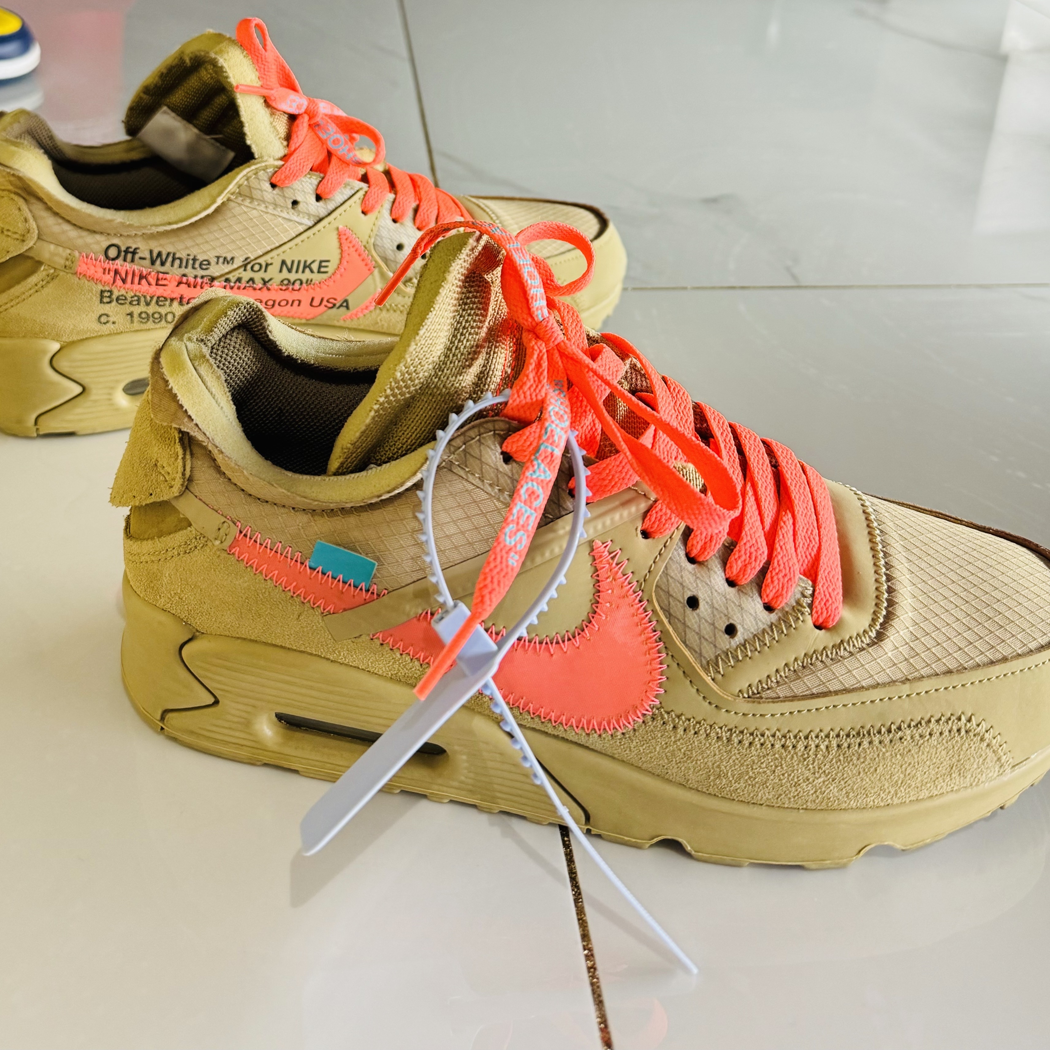 Nike x Off-White Air Max 90 V2 Desert Ore 착용 스타일 - 1