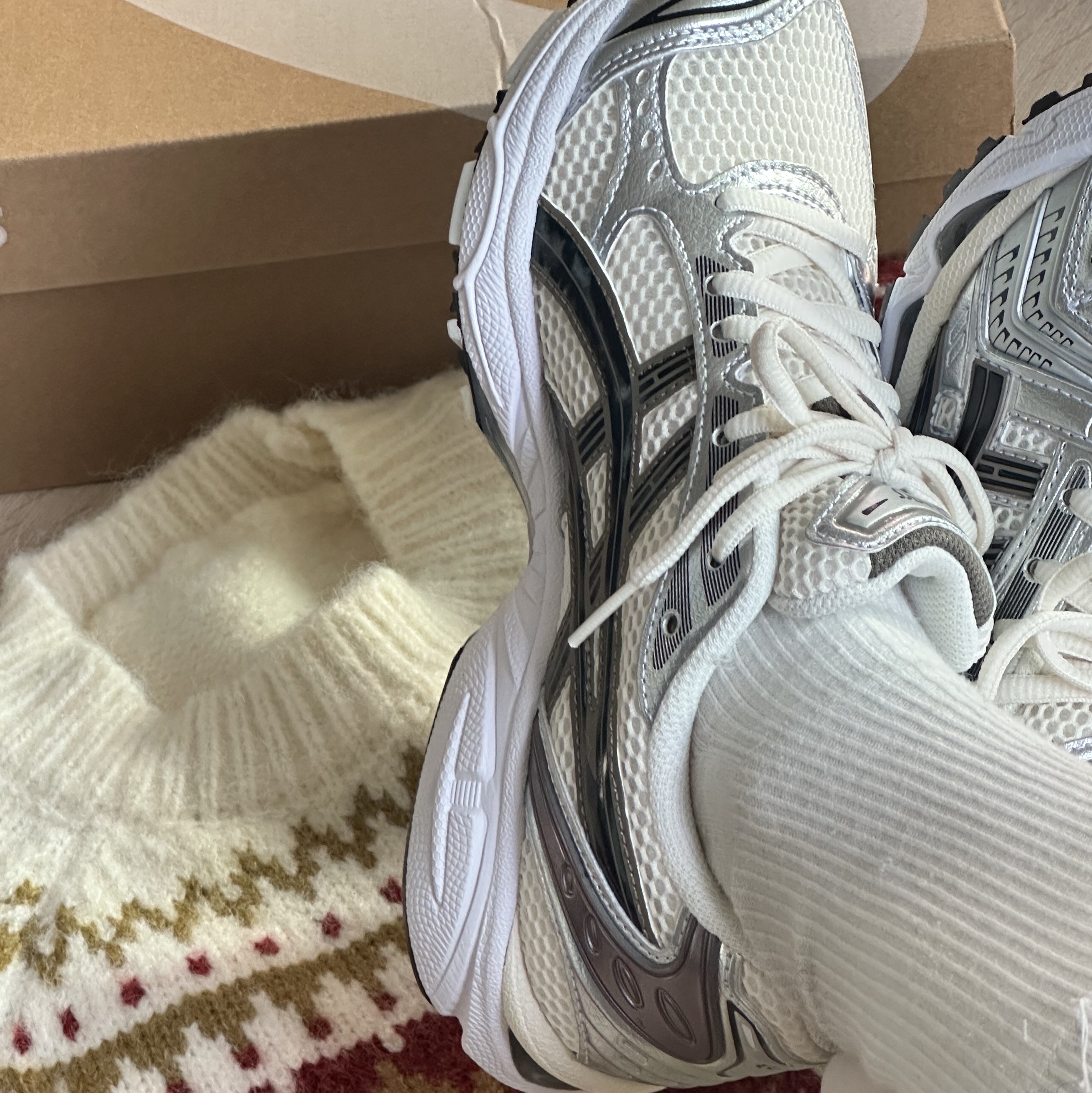 Asics Gel-Kayano 14 Cream Black 착용 스타일 - 3