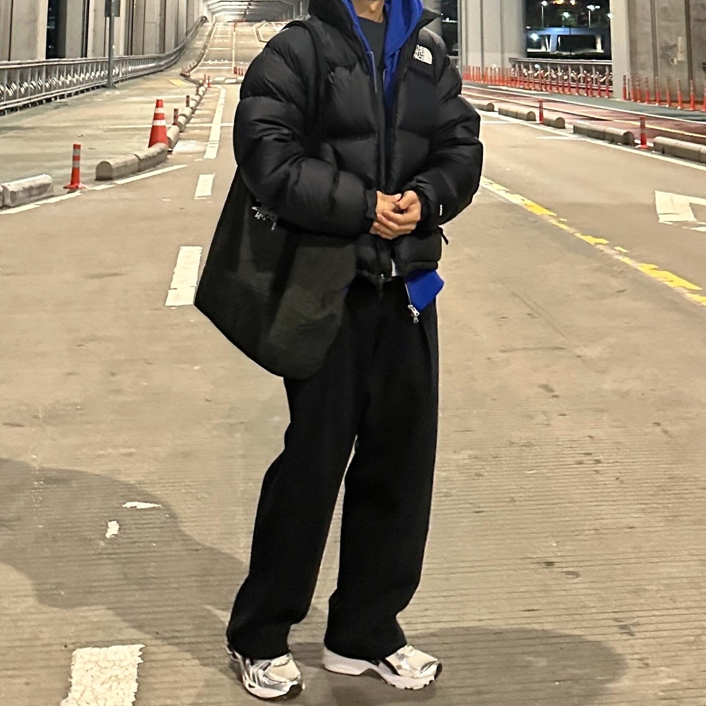 The North Face 1996 Retro Nuptse Down Jacket TNF Black, Asics Gel-Kayano 14 Cream Black 착용 스타일 - 3