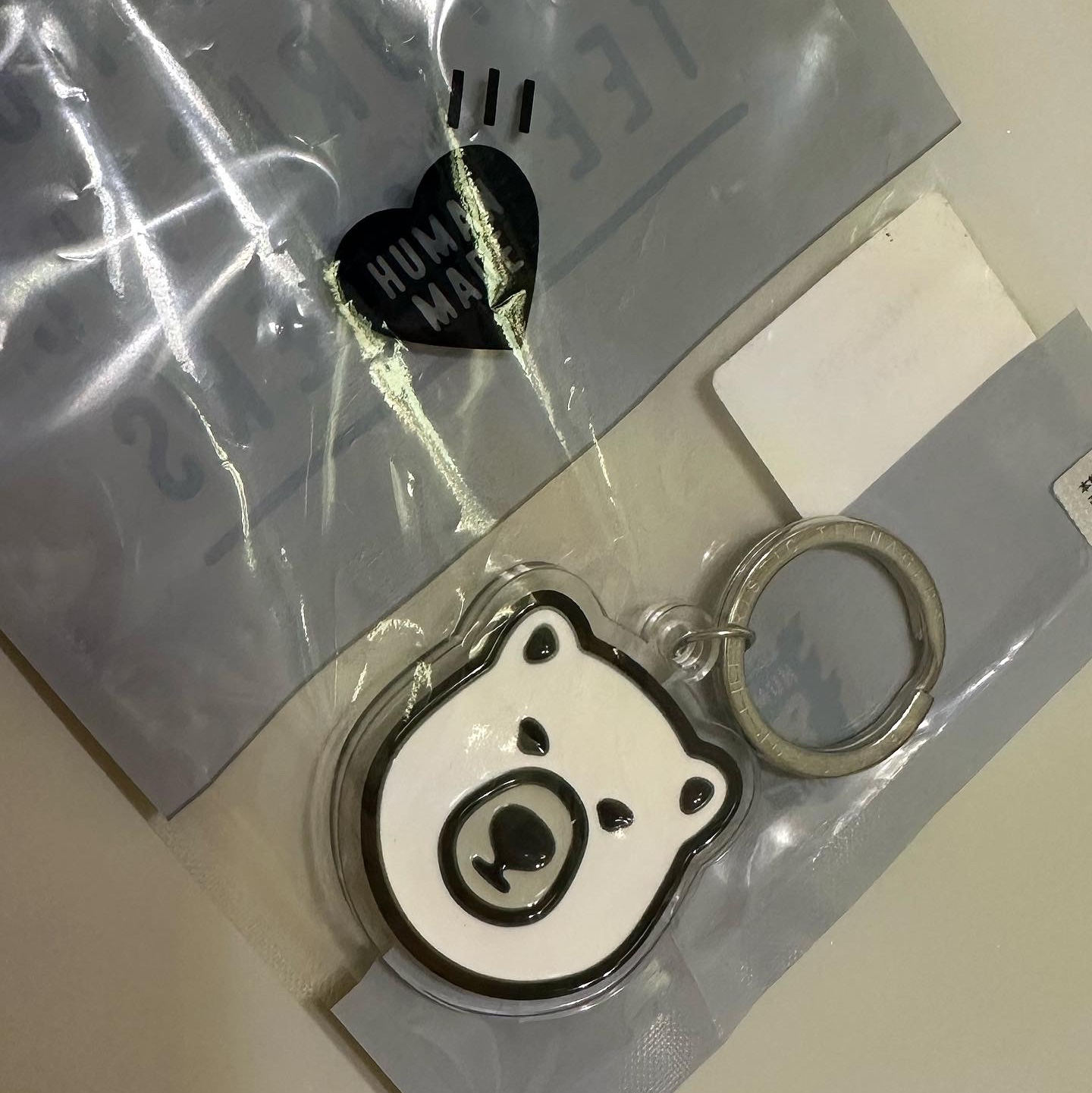 Human Made Acrylic Animal Keyring White 착용 스타일