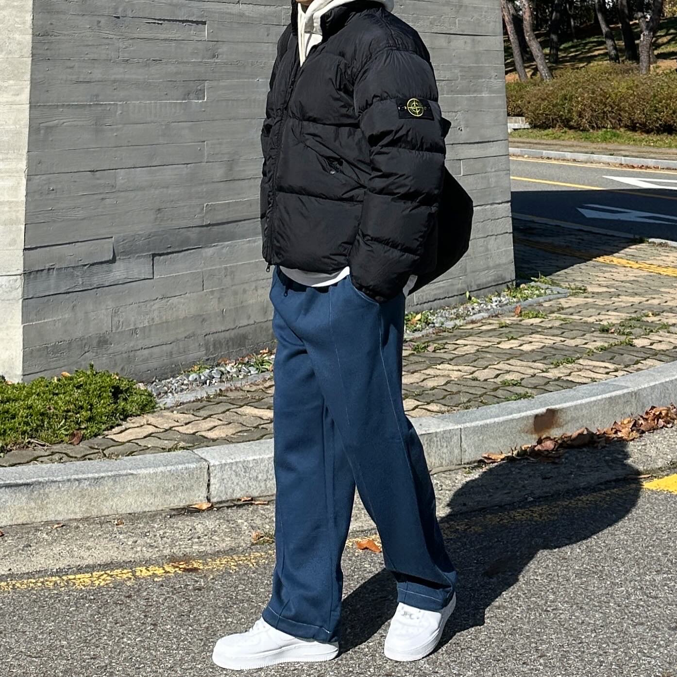 Stone Island 40623 Garment Dyed Crinkle Reps Recycled Nylon Down Jacket Black - 23FW, Nike x Supreme Air Force 1 Low White 착용 스타일 - 1