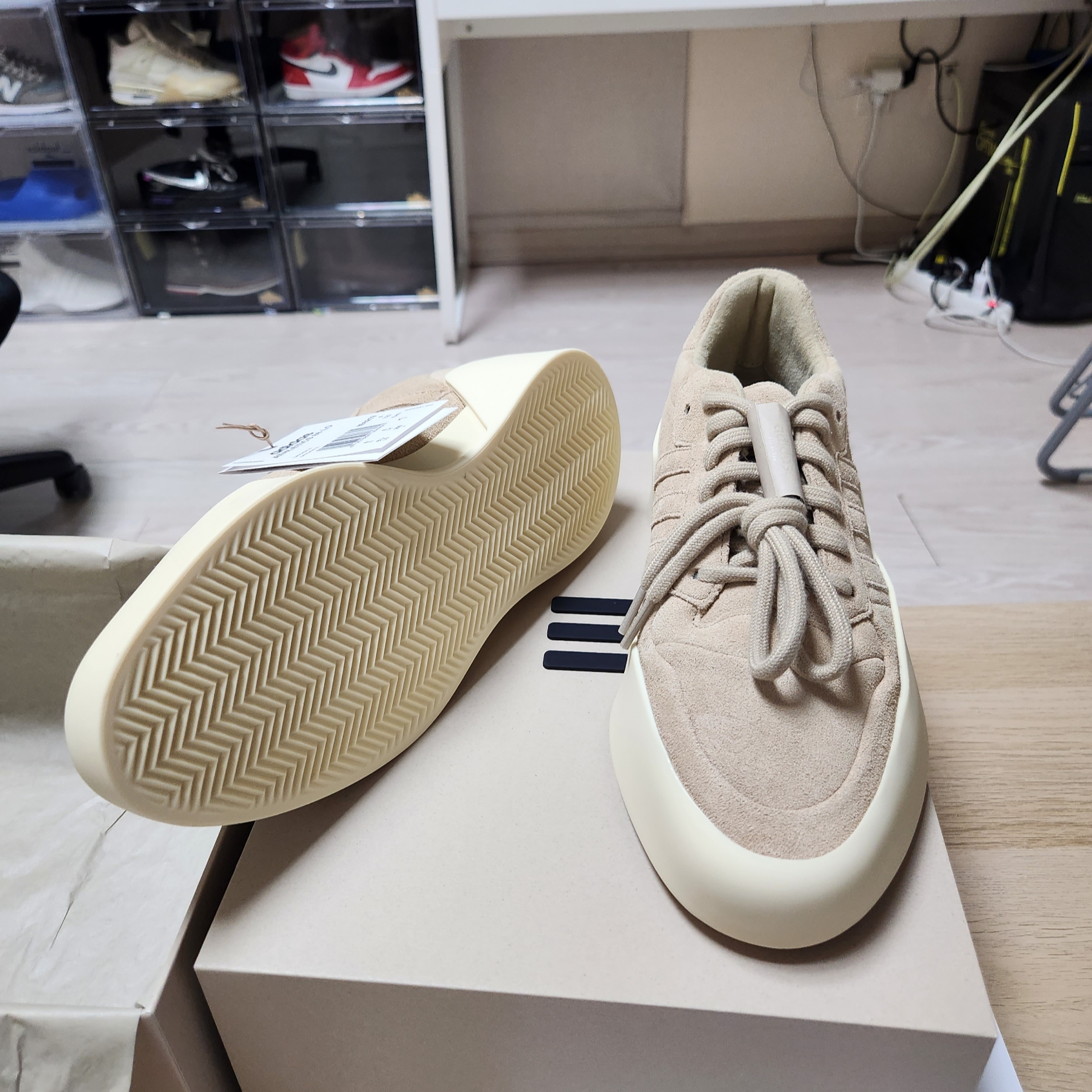 Adidas x Fear of God Athletics 86 Low Clay 착용 스타일 - 9