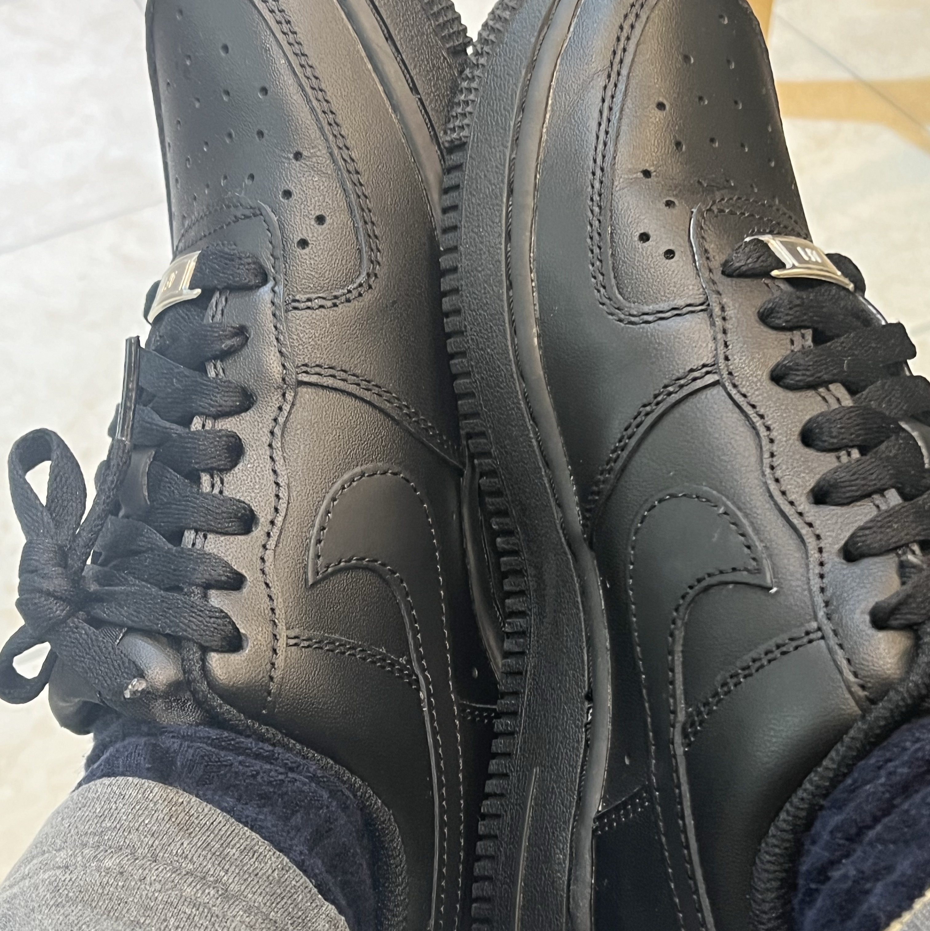 (W) Nike Air Force 1 '07 Low Triple Black 착용 스타일