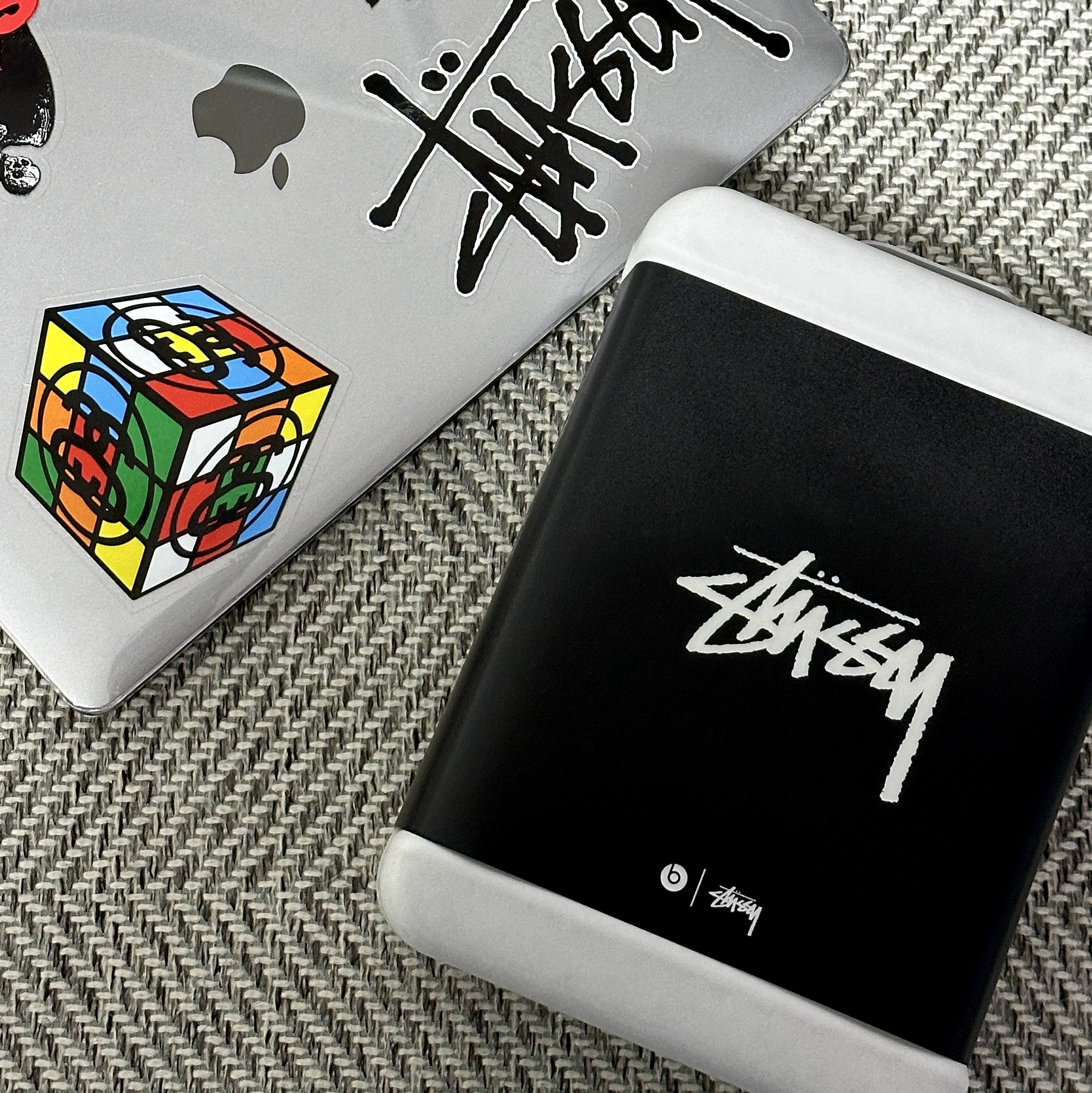 Stussy x Beats Studio Pro Wireless Headphone Black (Korean Ver.) 착용 스타일