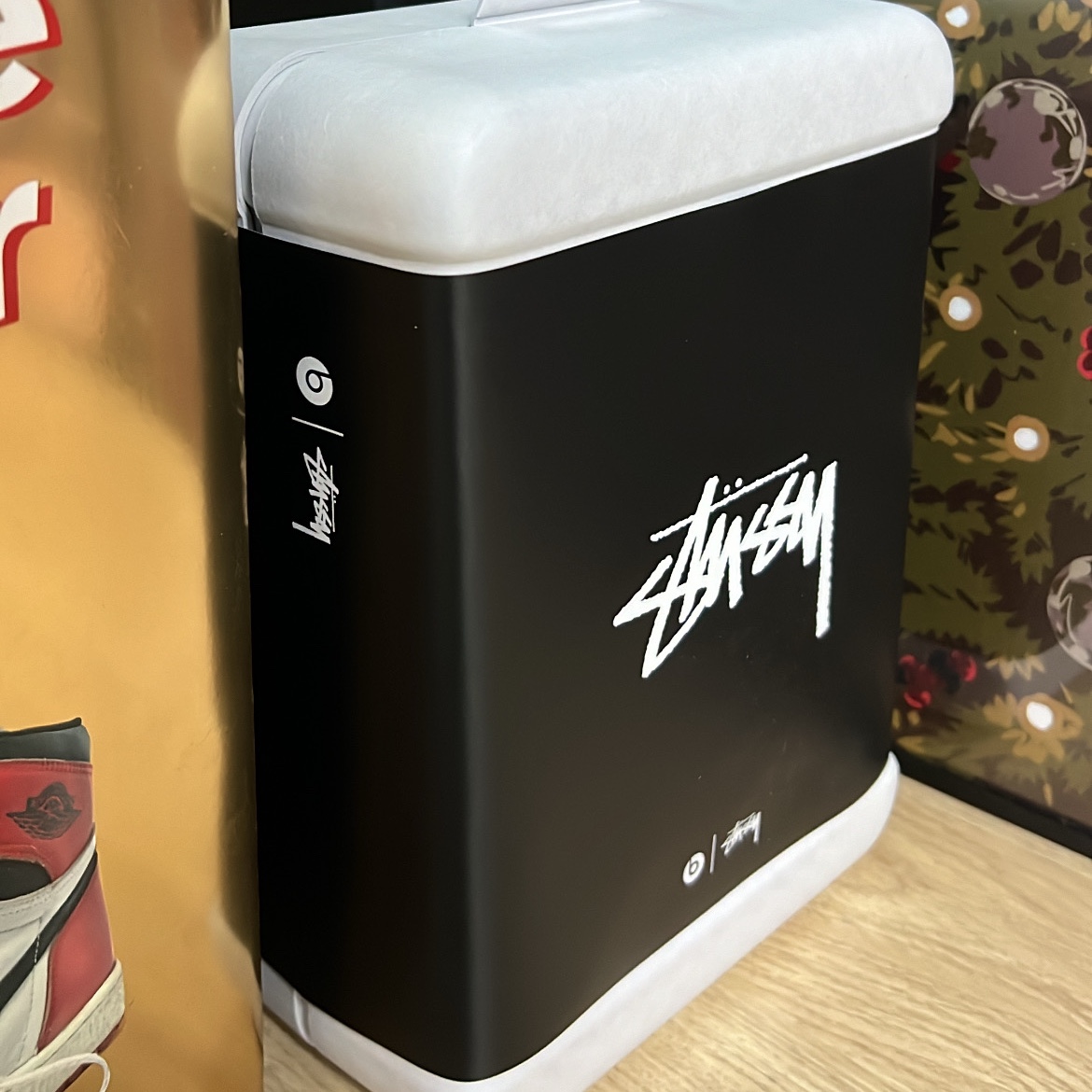Stussy x Beats Studio Pro Wireless Headphone Black (Korean Ver.) 착용 스타일