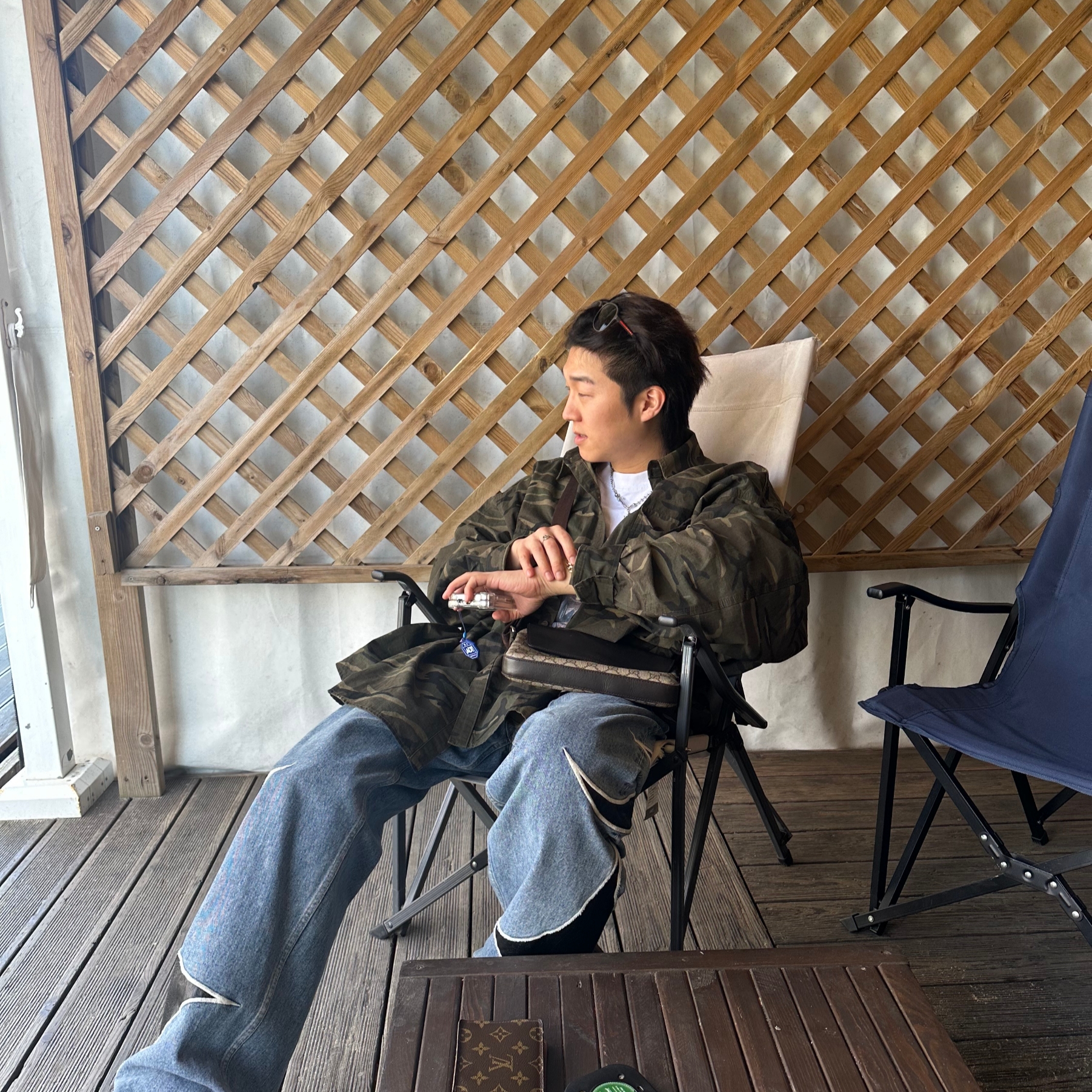 Undermycar Niop Camouflage Over Fit Shirt Iguana - 23SS 착용 스타일