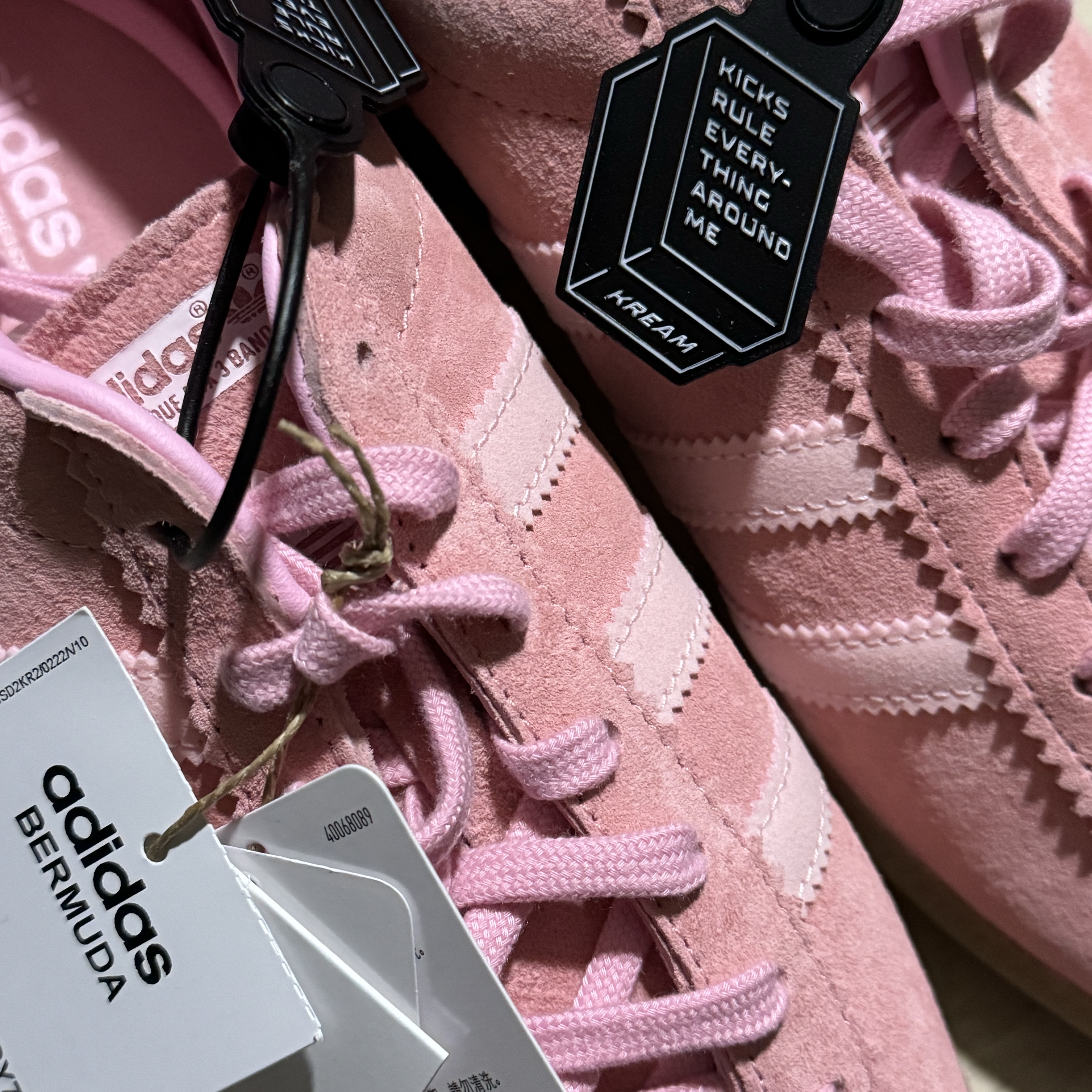 Adidas Bermuda Glow Pink 착용 스타일
