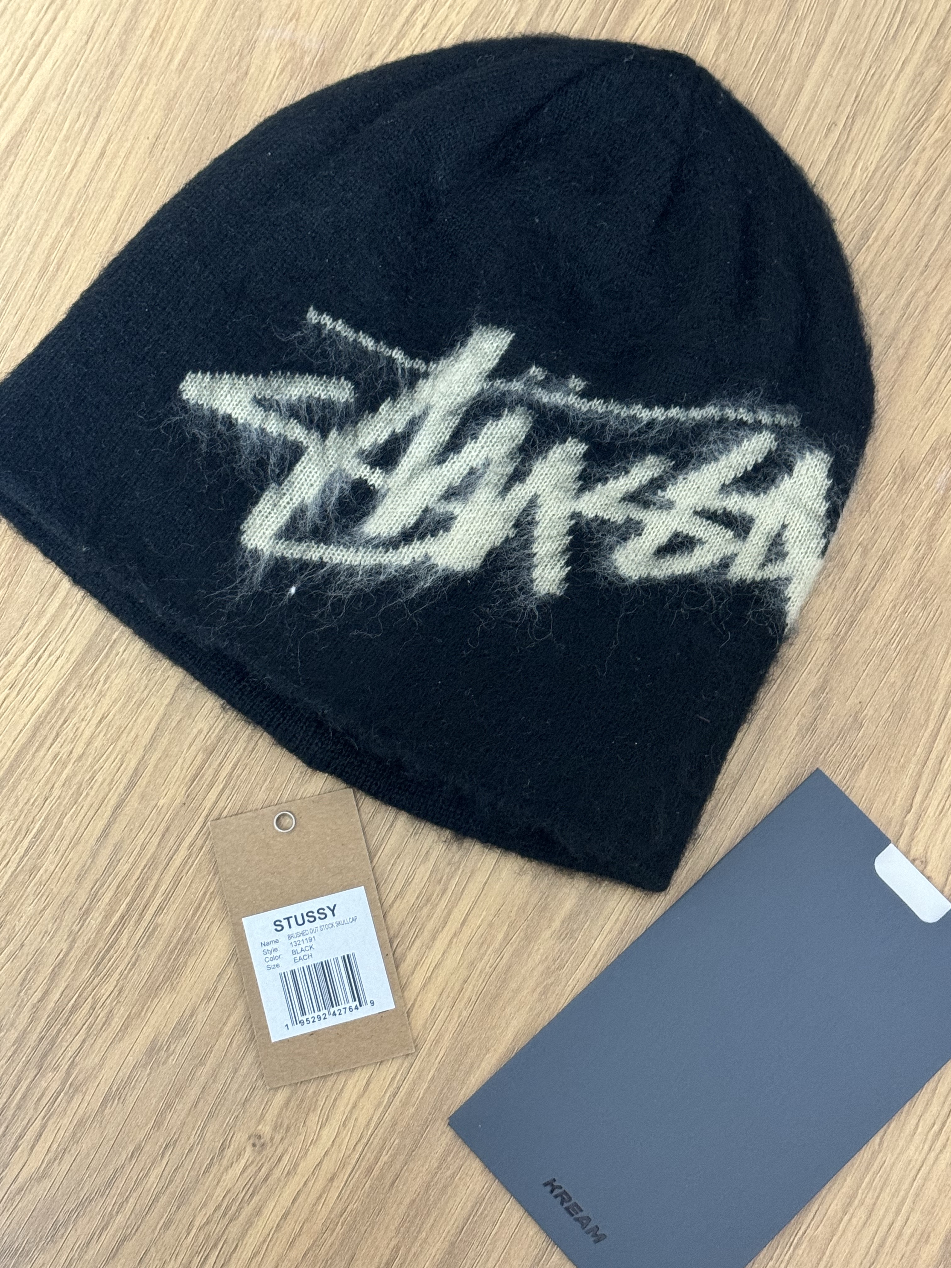 Stussy Brushed Out Stock Skullcap Beanie Black, Monamhee Bred Keyring with Pink Pants Brown 착용 스타일 - 3