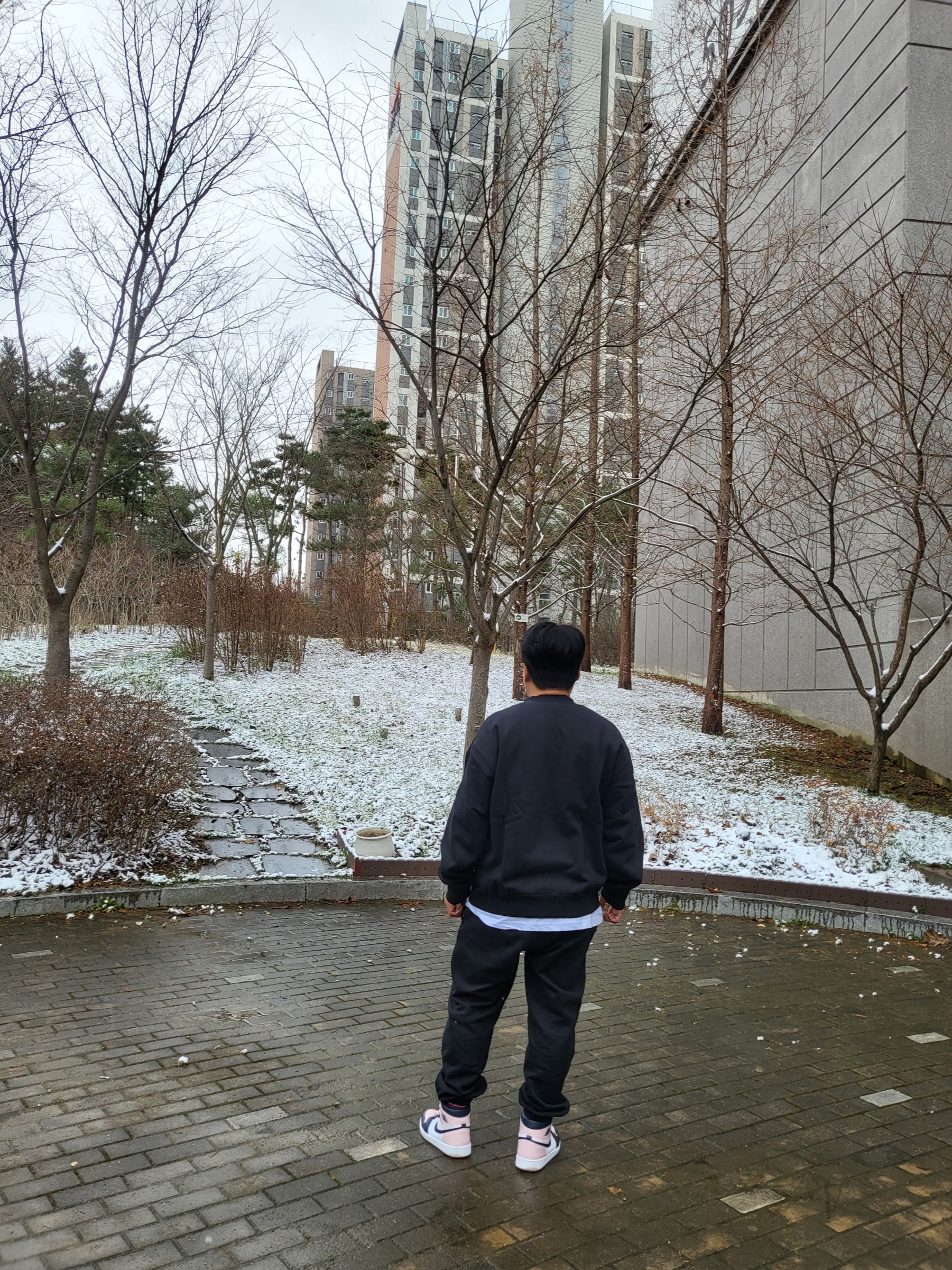 Nike x Stussy NRG Washed Fleece Crewneck Black (DO5310-010), (W) Nike NRG Solo Swoosh Fleece Pants Black White - Asia 착용 스타일