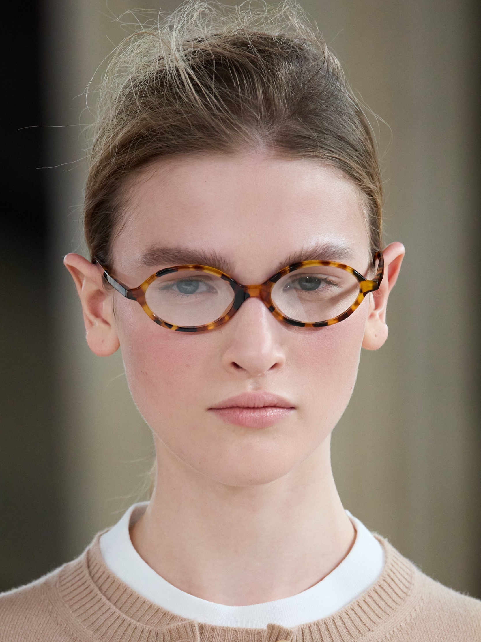 (W) Miu Miu Regard Sunglasses Blue Lenses Honey Tortoiseshell Acetate Standard fit 착용 스타일 - 4