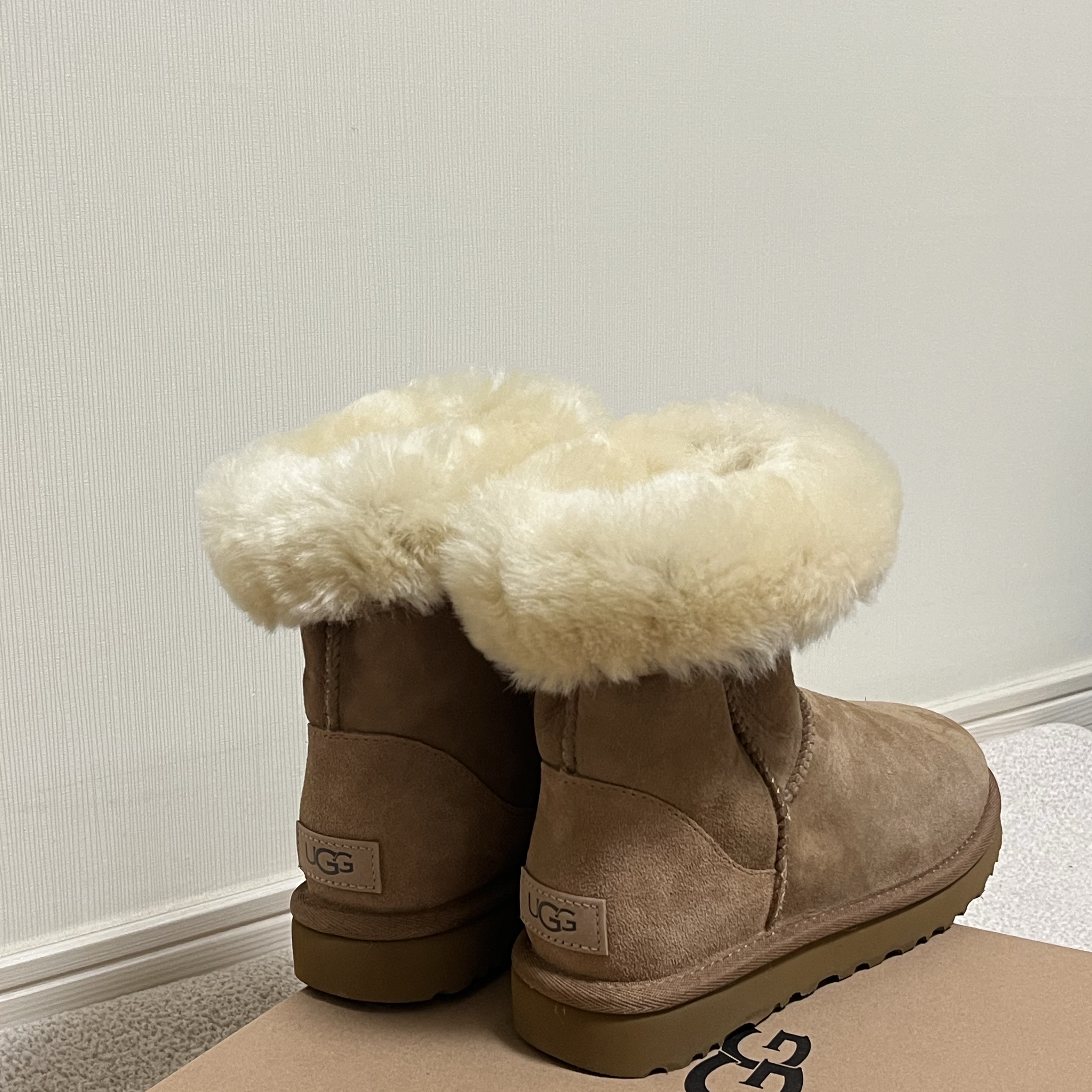 (W) UGG Classic Short II Boots Chestnut 착용 스타일