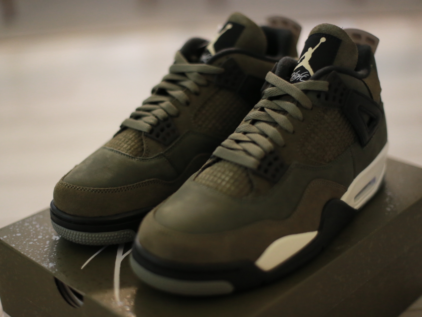 Jordan 4 Retro SE Craft Medium Olive 착용 스타일 - 2