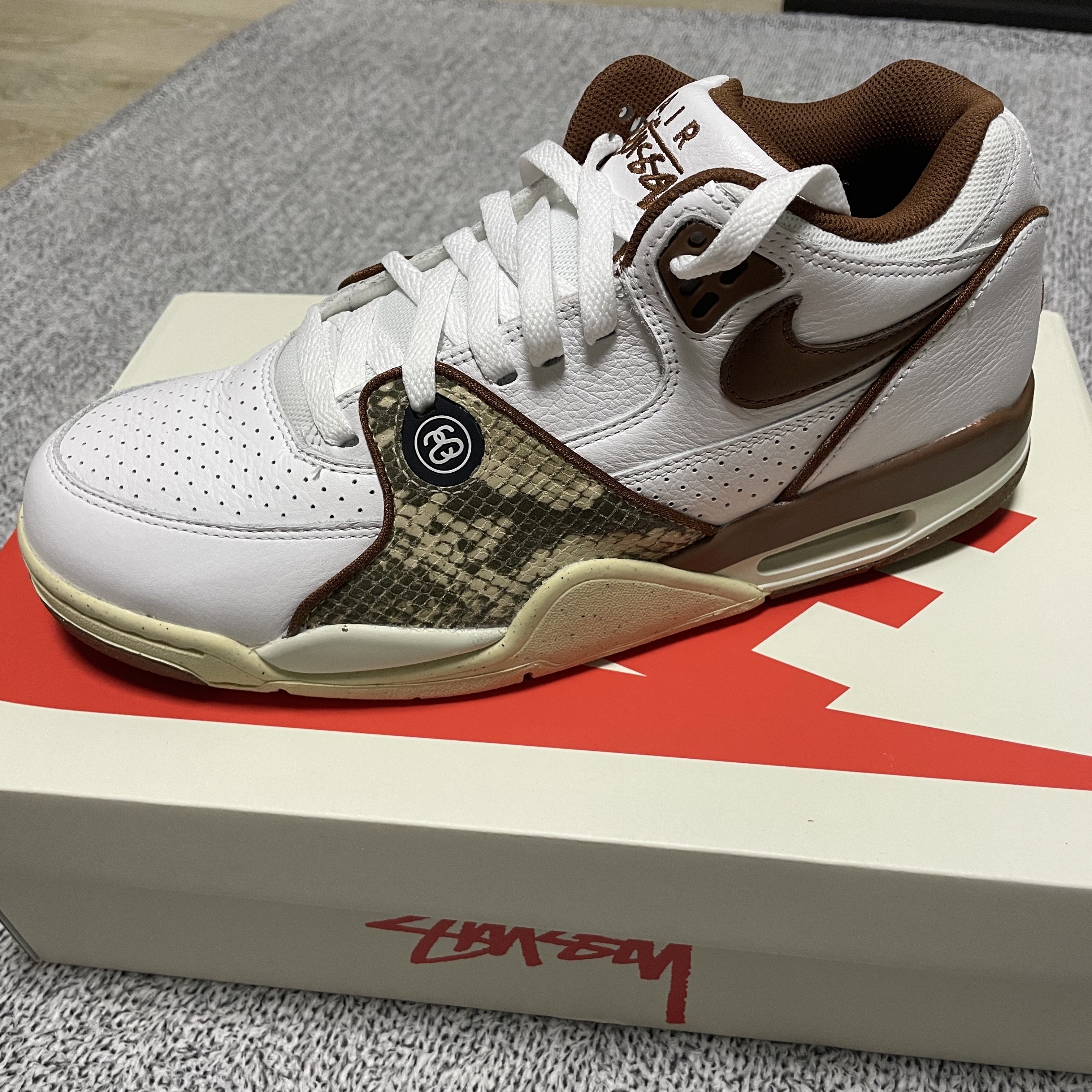 Nike x Stussy Air Flight 89 Low White and Pecan 착용 스타일