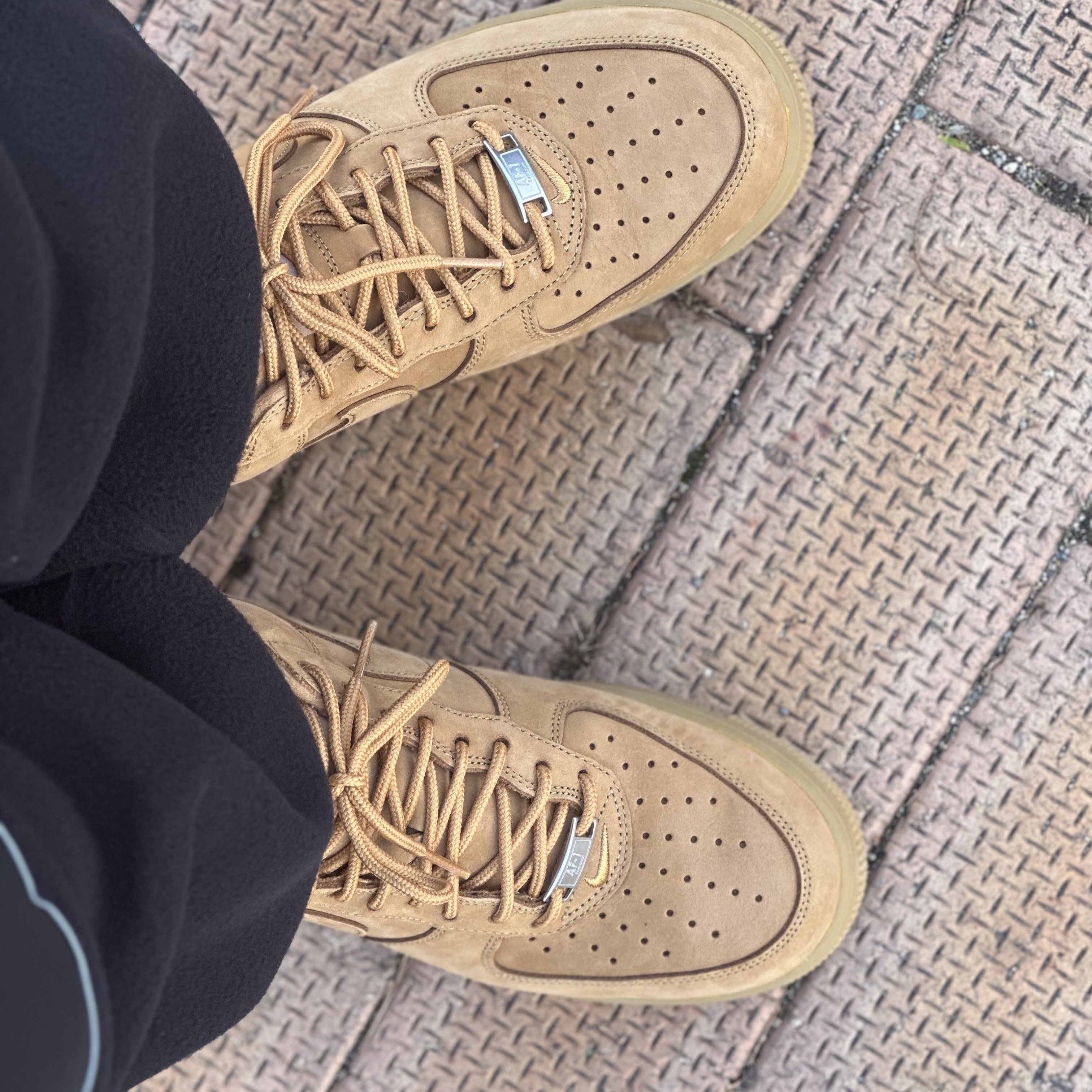 Nike x Supreme Air Force 1 Low Flax 착용 스타일 - 1