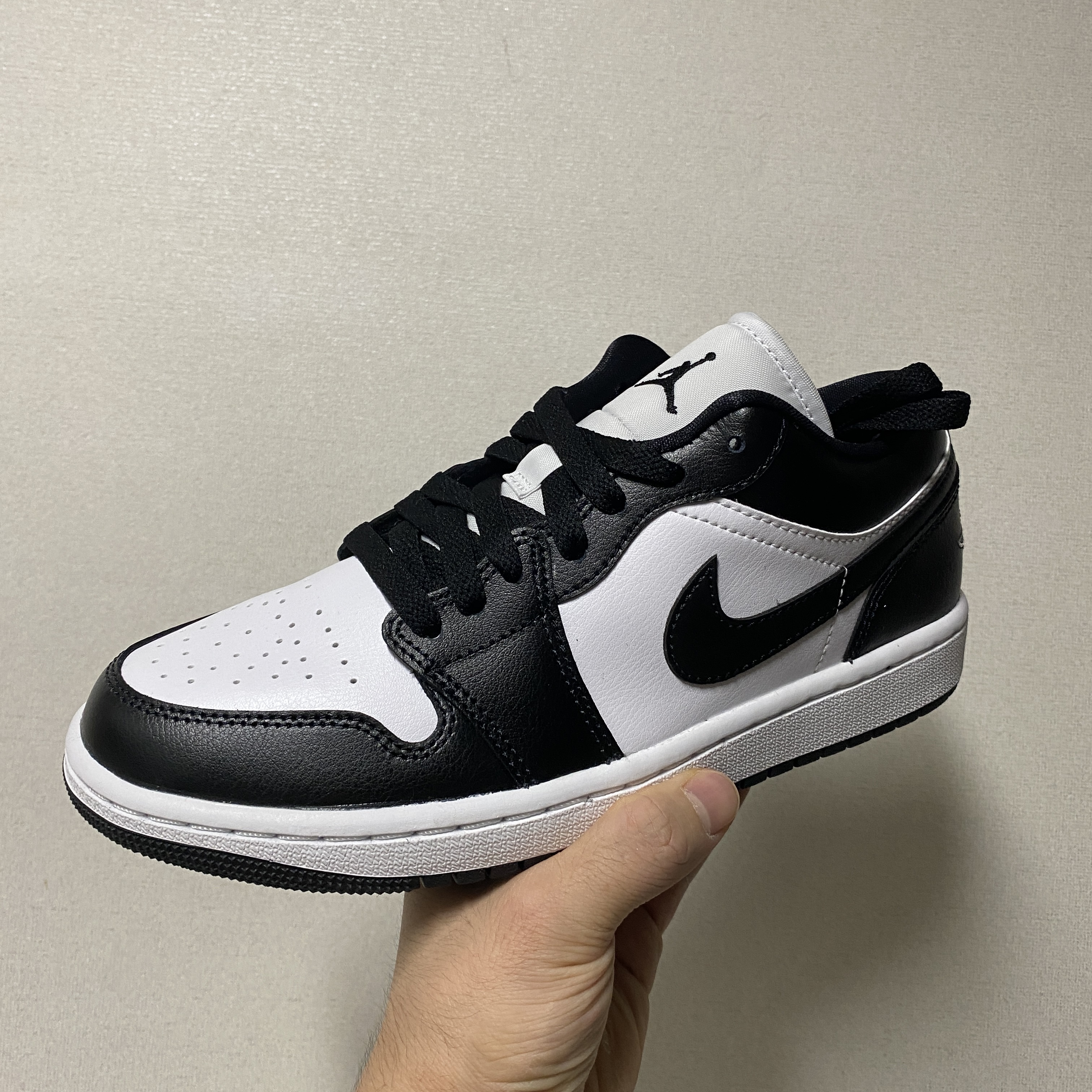 (W) Jordan 1 Low Black and White 착용 스타일