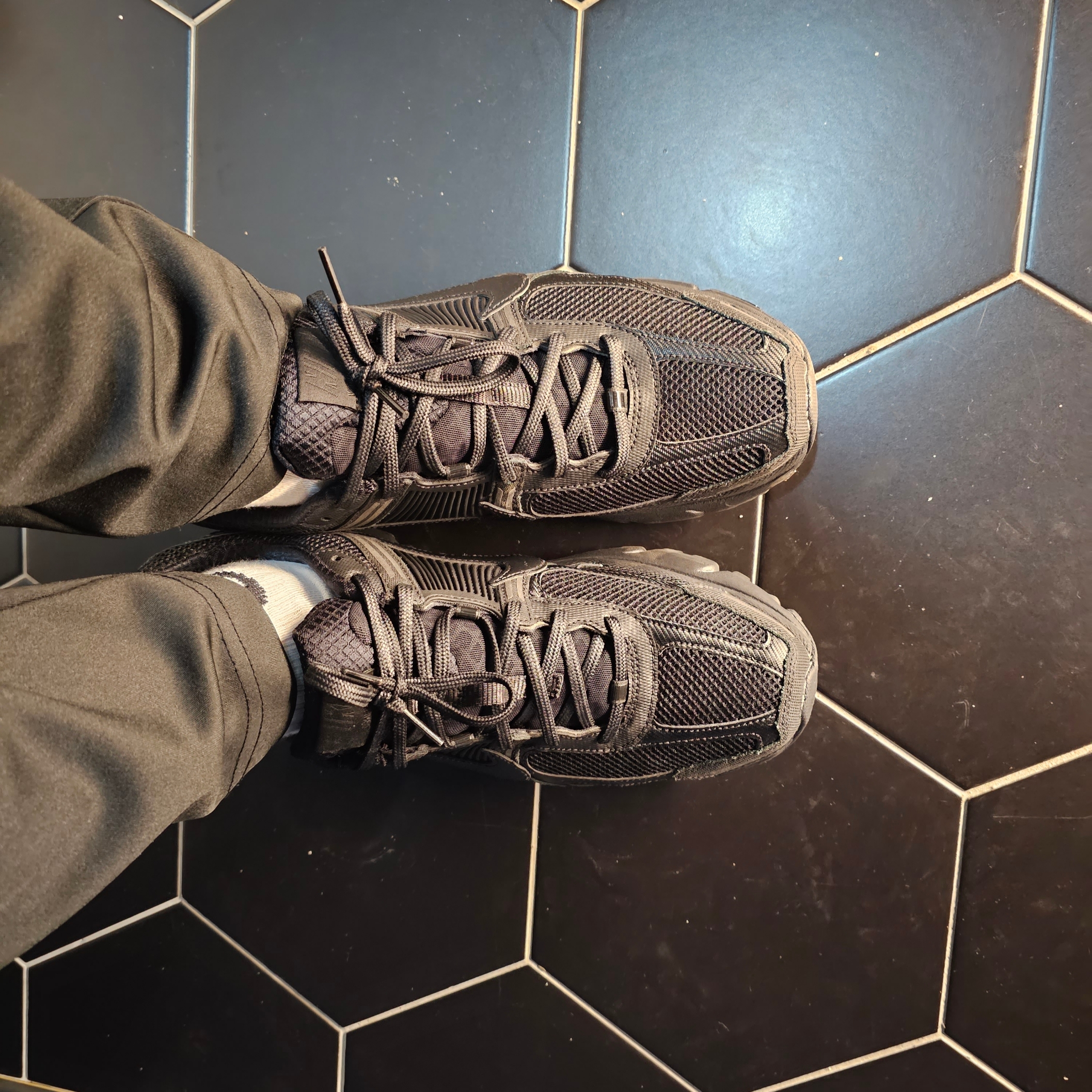 Nike Zoom Vomero 5 SP Black 착용 스타일