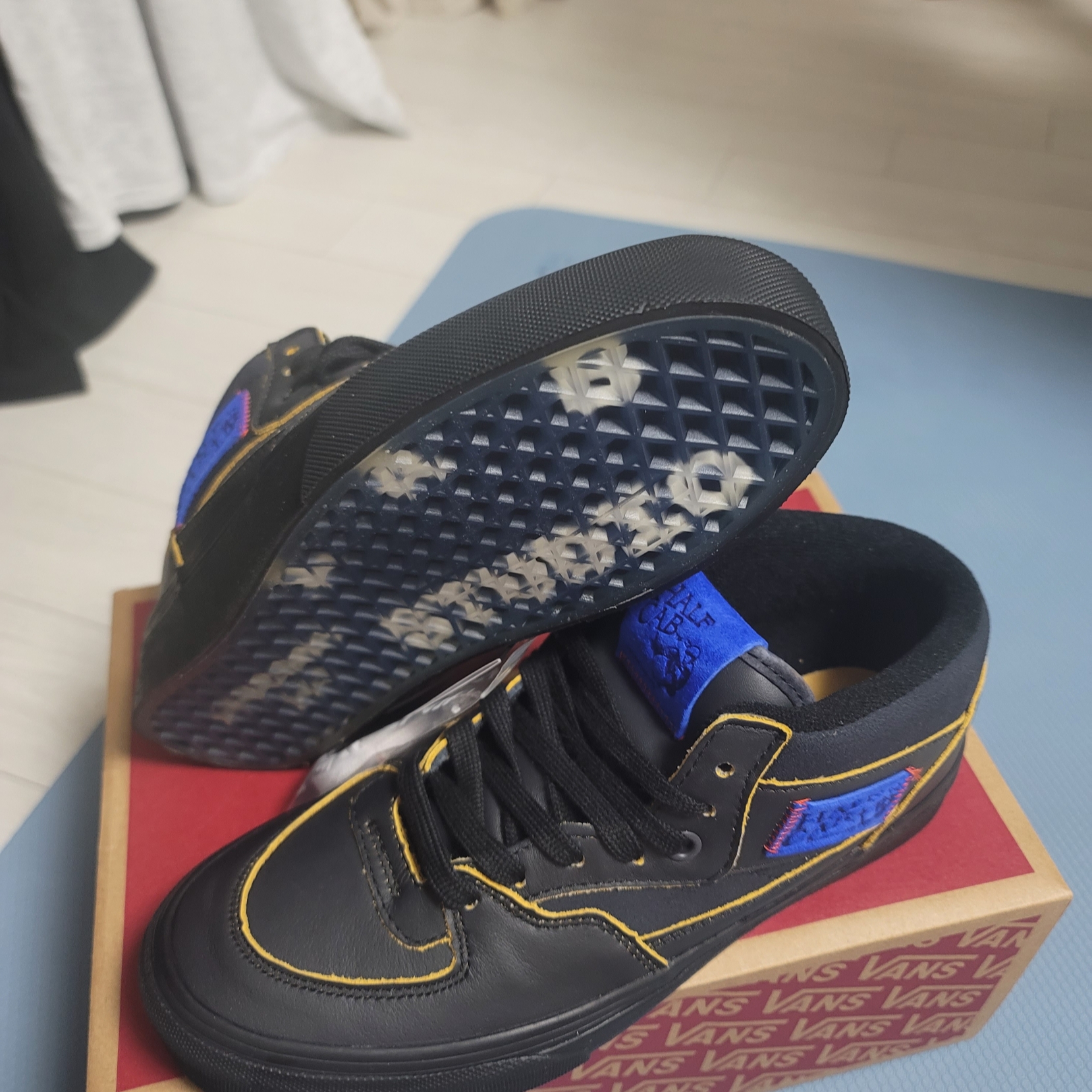 Vans x IAB Studio Half Cab Black Purple 착용 스타일 - 1
