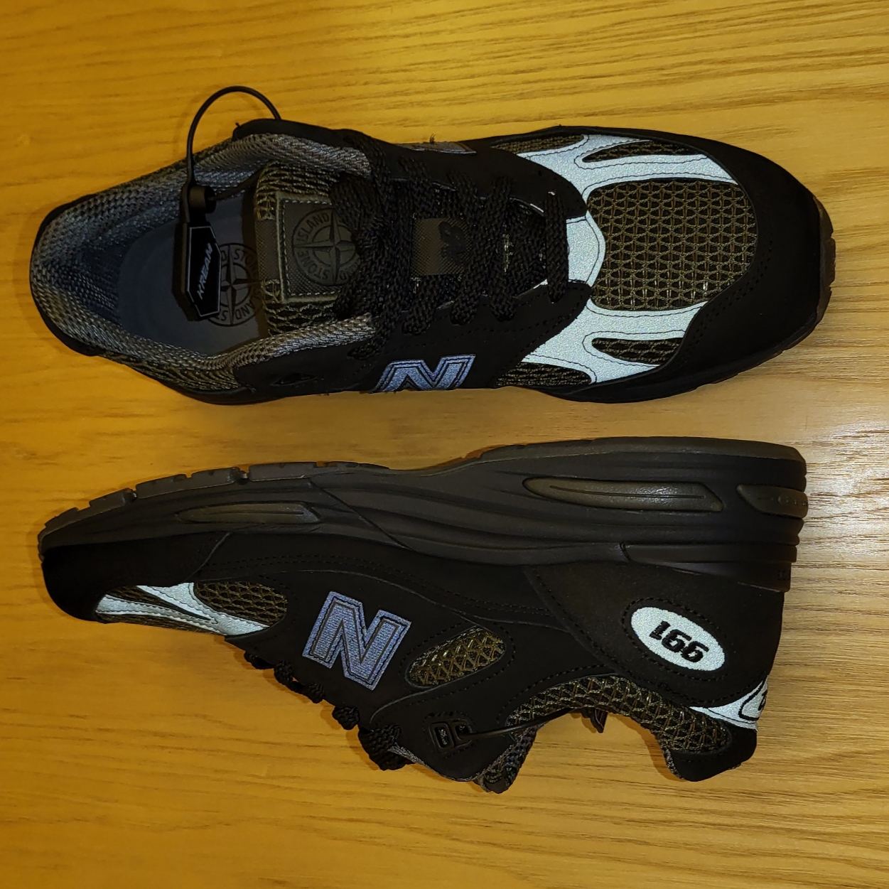 New Balance x Stone Island 991v2 Made in UK Black Olive Night 착용 스타일 - 2