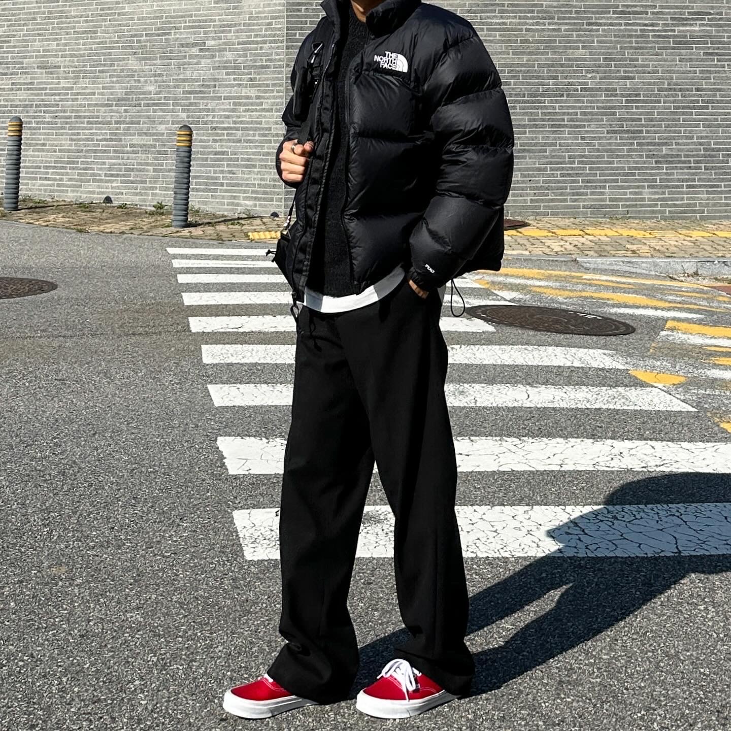 The North Face 1996 Retro Nuptse Down Jacket TNF Black, Vans Vault OG Authentic LX Red 착용 스타일 - 4