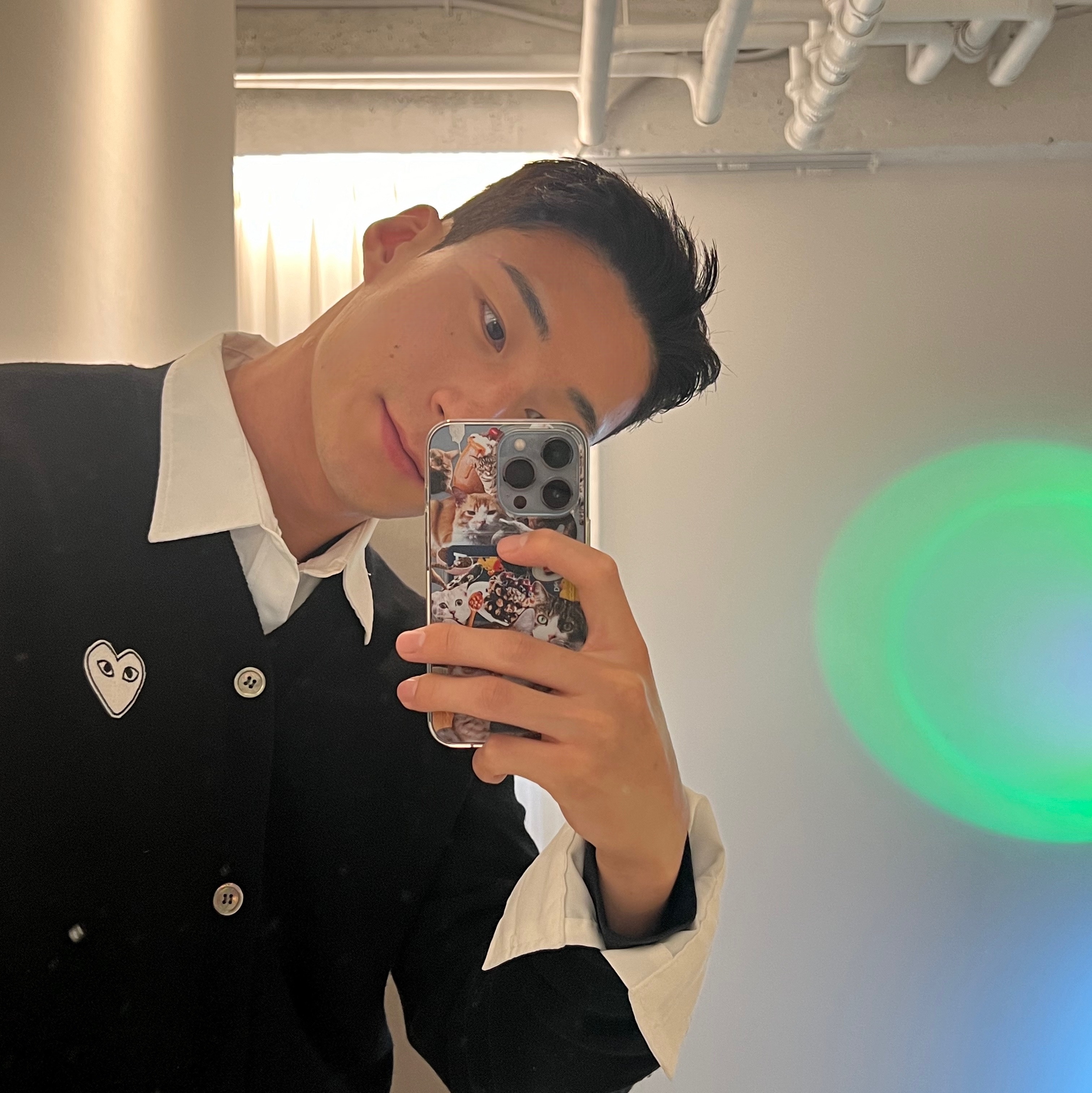 Play Comme des Garcons White Heart Knit Cardigan Black 착용 스타일 - 1