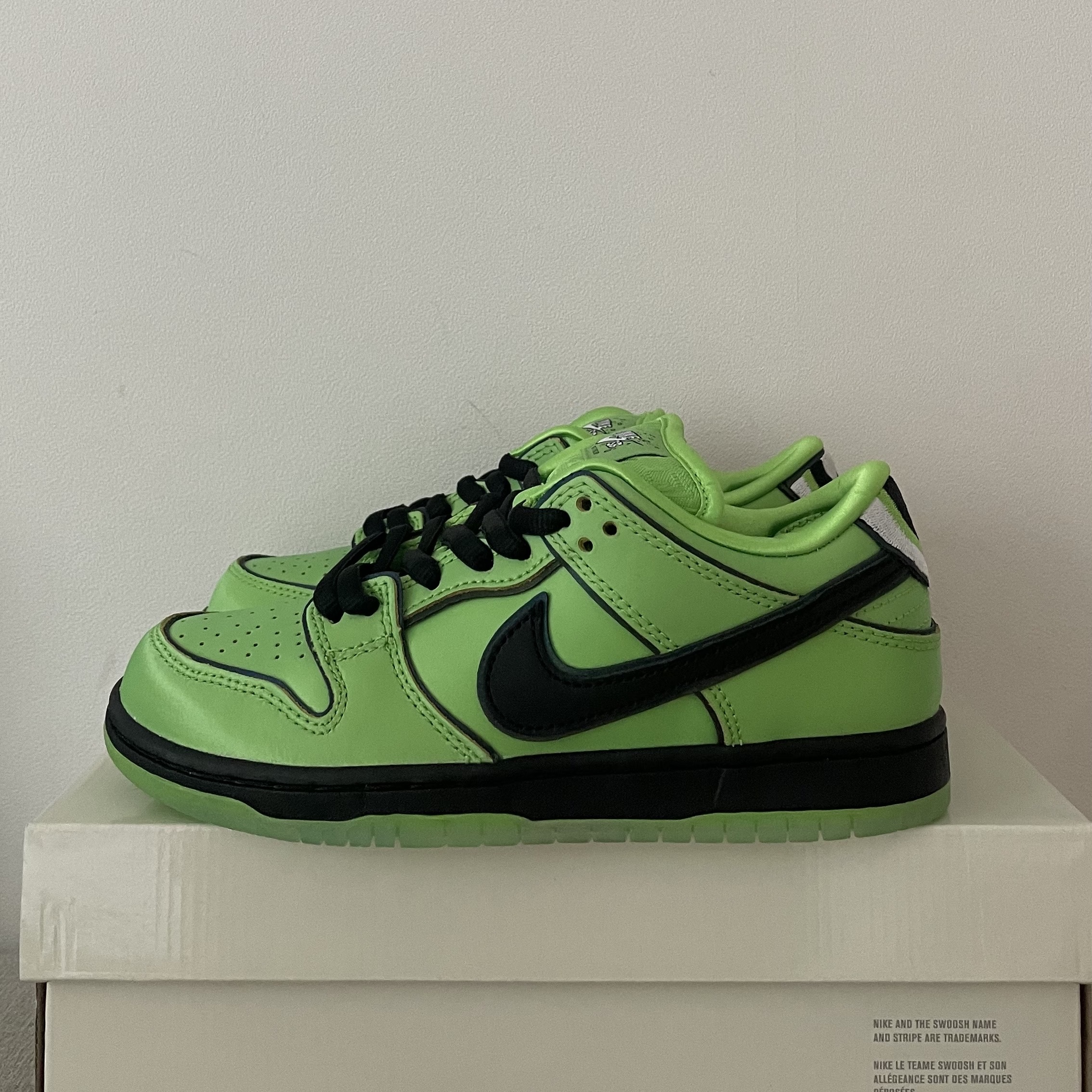 Nike x The Powerpuff Girls SB Dunk Low Pro QS Buttercup 착용 스타일 - 1