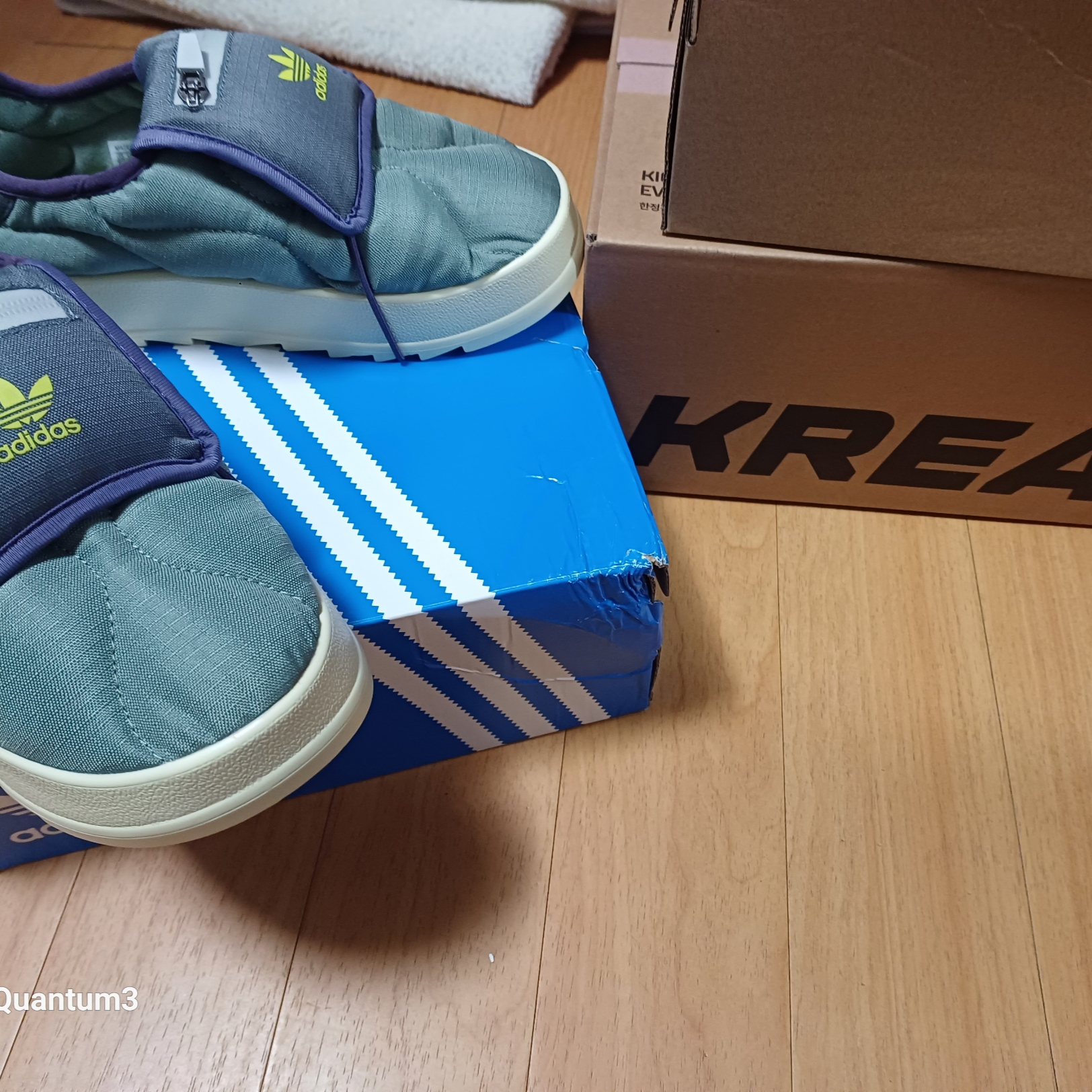 Adidas Puffylette Silver Green Grey 착용 스타일 - 3