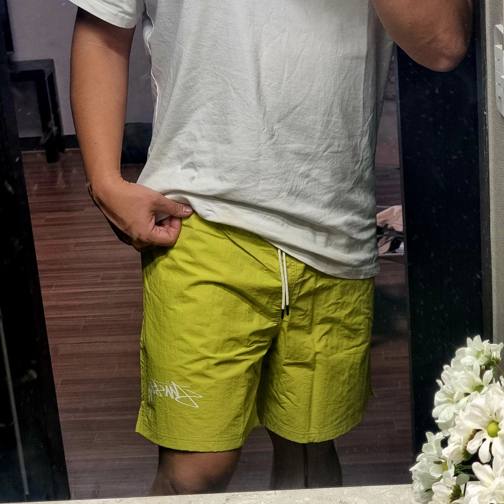 Nike x Stussy Shorts High Voltage (FJ9167-344) 착용 스타일