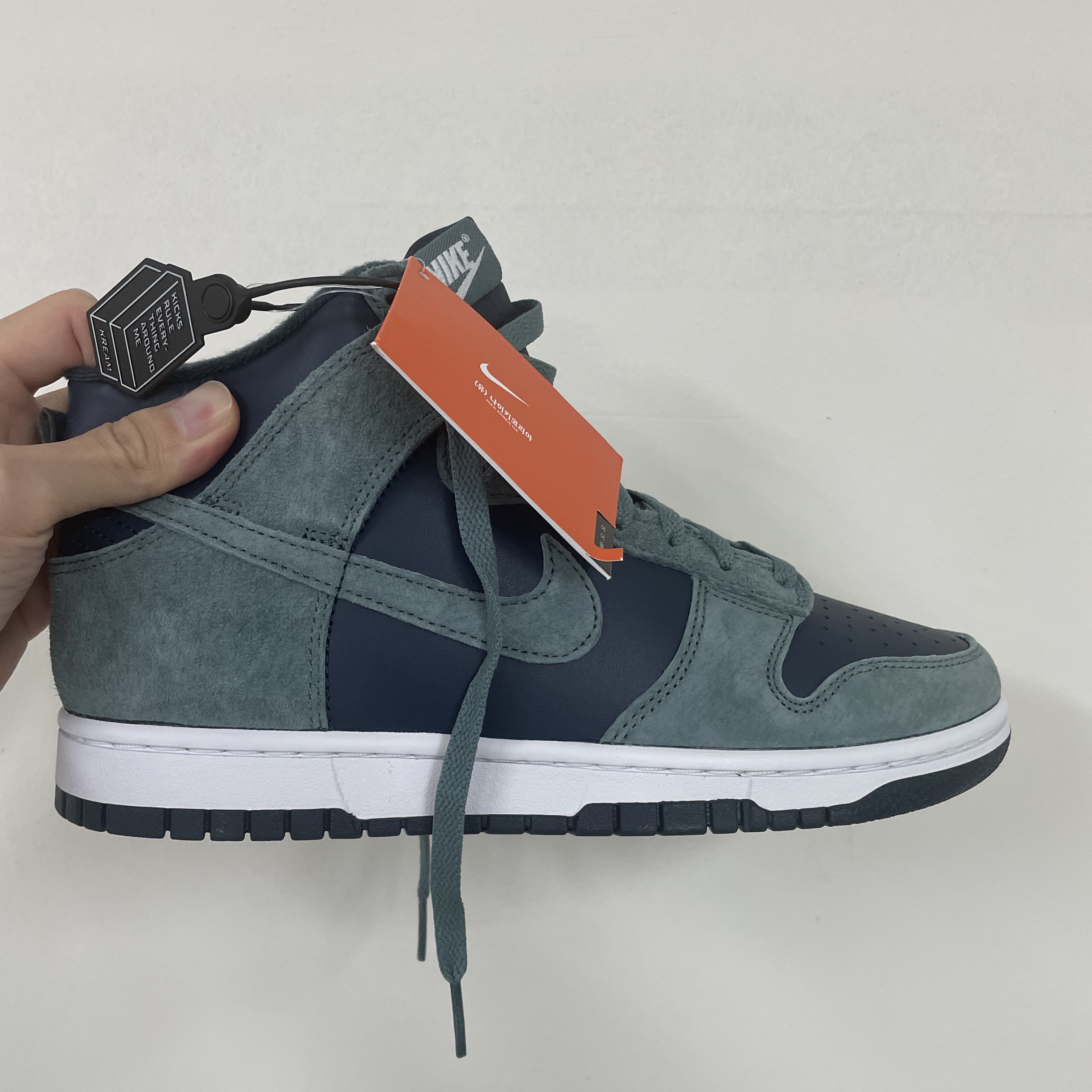 Nike Dunk High Retro PRM Armory Navy and Mineral Slate 착용 스타일