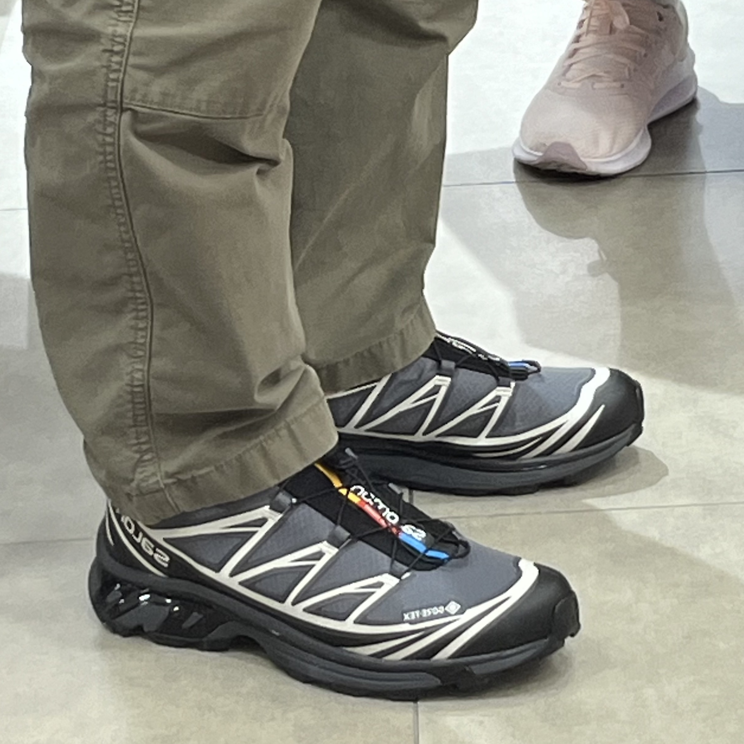 Salomon XT-6 Gore-Tex Black Ebony 착용 스타일