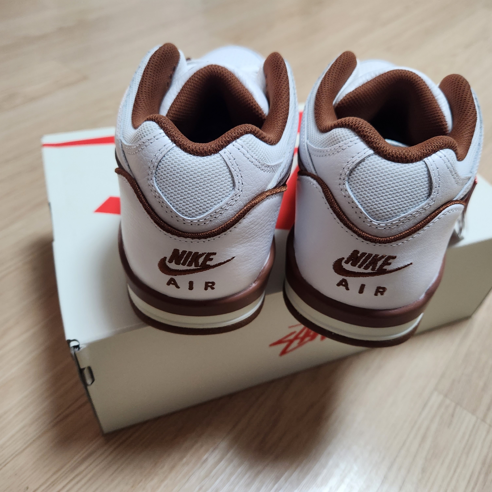 Nike x Stussy Air Flight 89 Low White and Pecan 착용 스타일 - 4