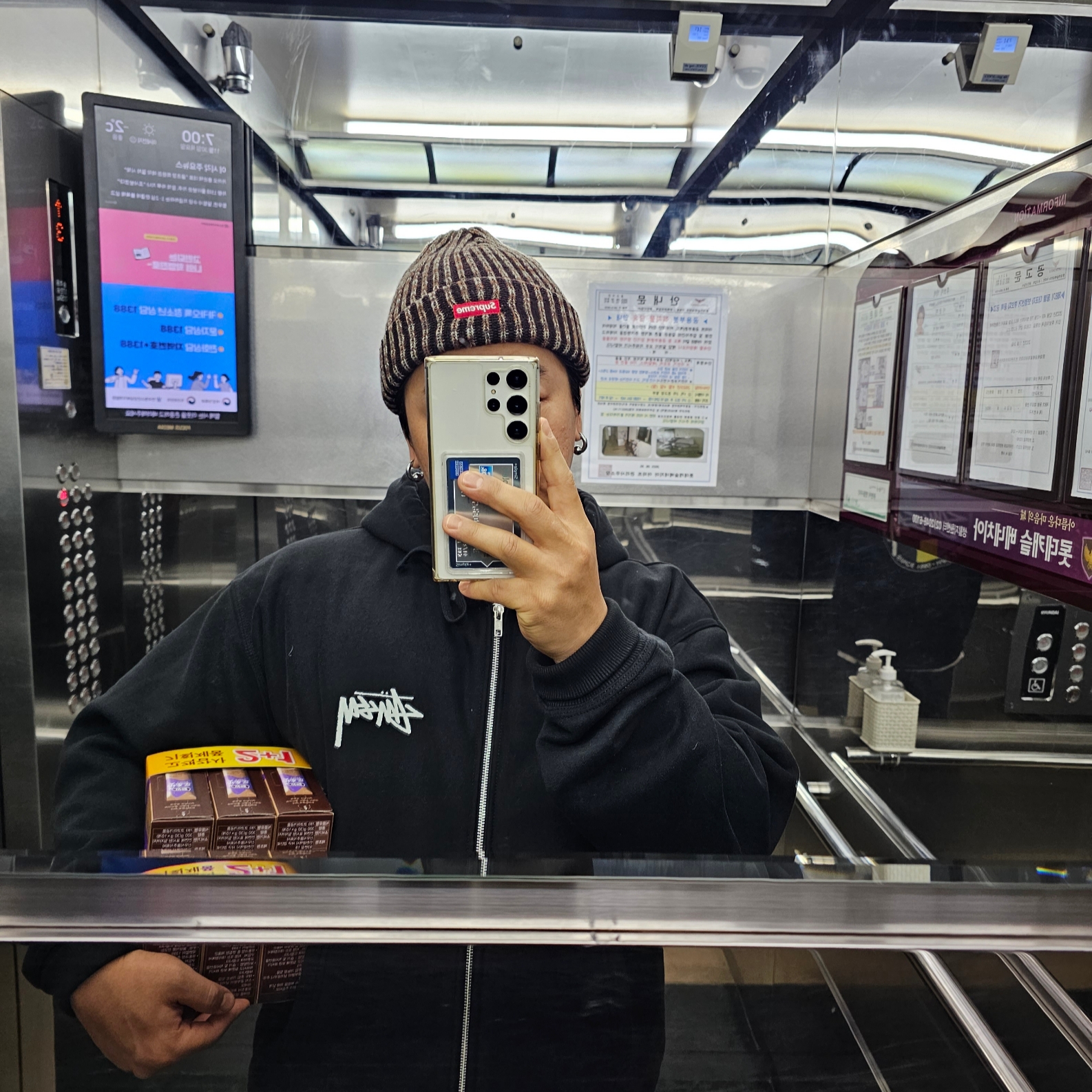 Supreme Rainbow Knit Loose Gauge Beanie Dark Brown - 21FW 착용 스타일