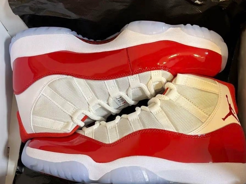 Jordan 11 Retro Varsity Red 착용 스타일