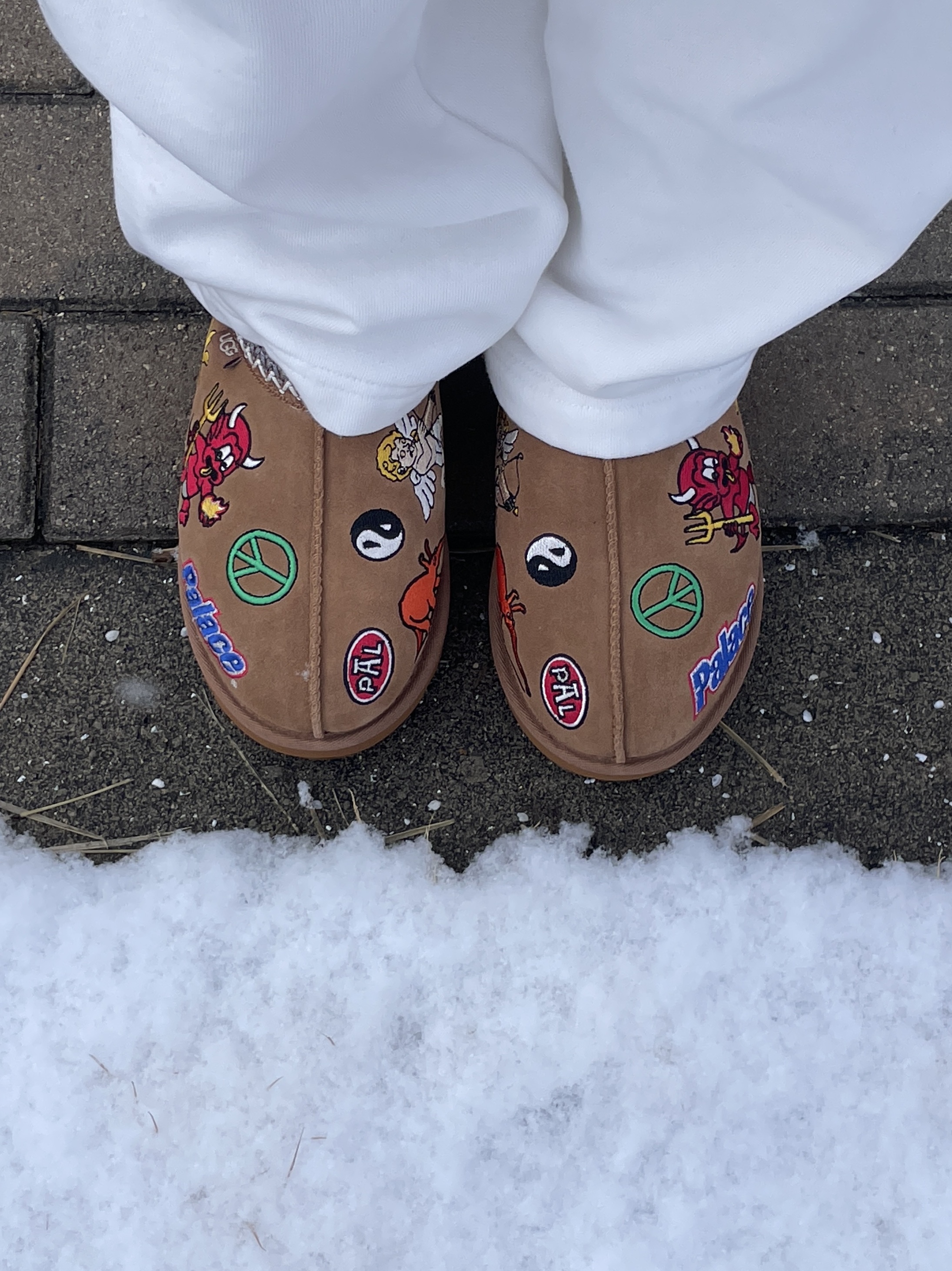 UGG x Palace Tasman Slipper Chestnut 착용 스타일 - 3