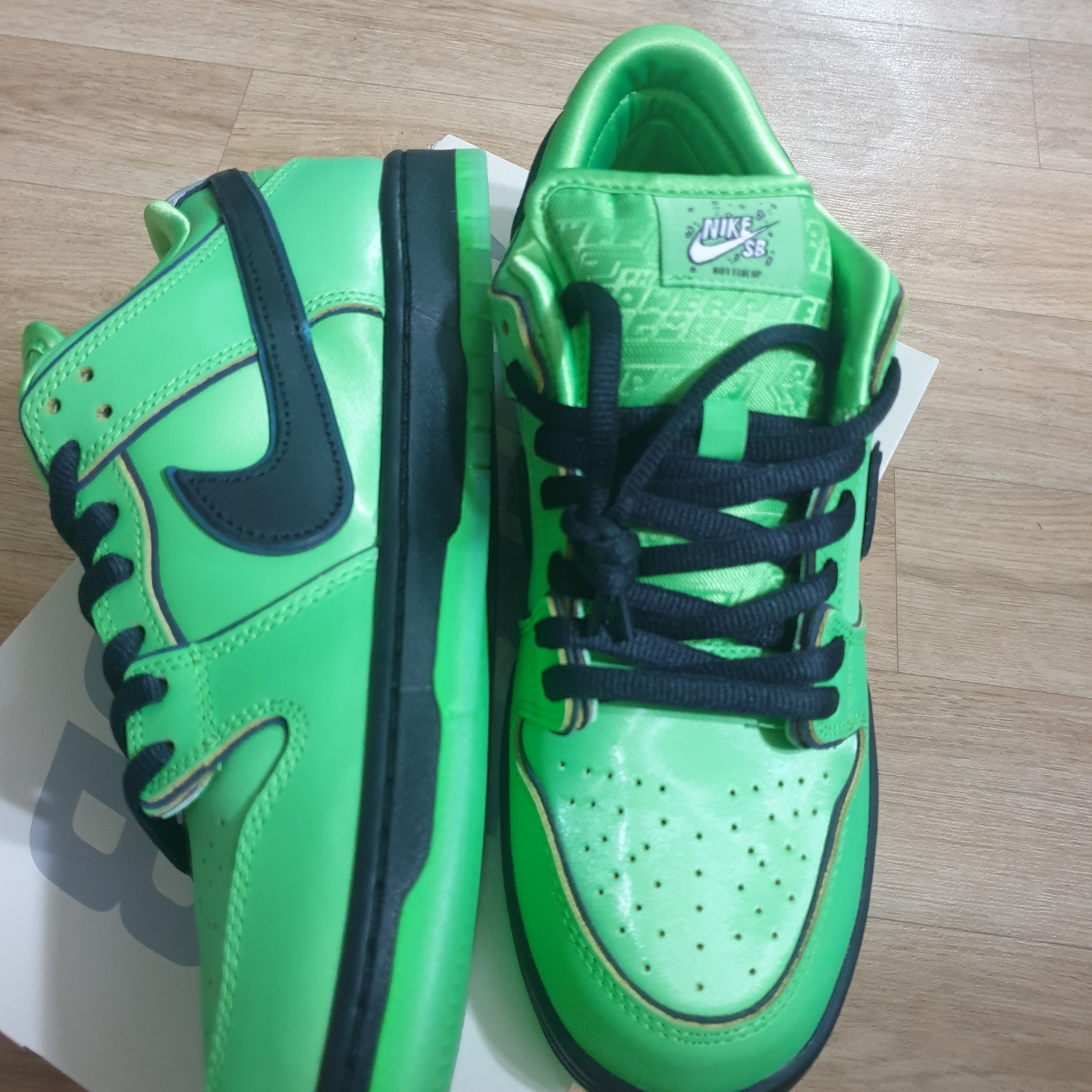 Nike x The Powerpuff Girls SB Dunk Low Pro QS Buttercup 착용 스타일 - 3
