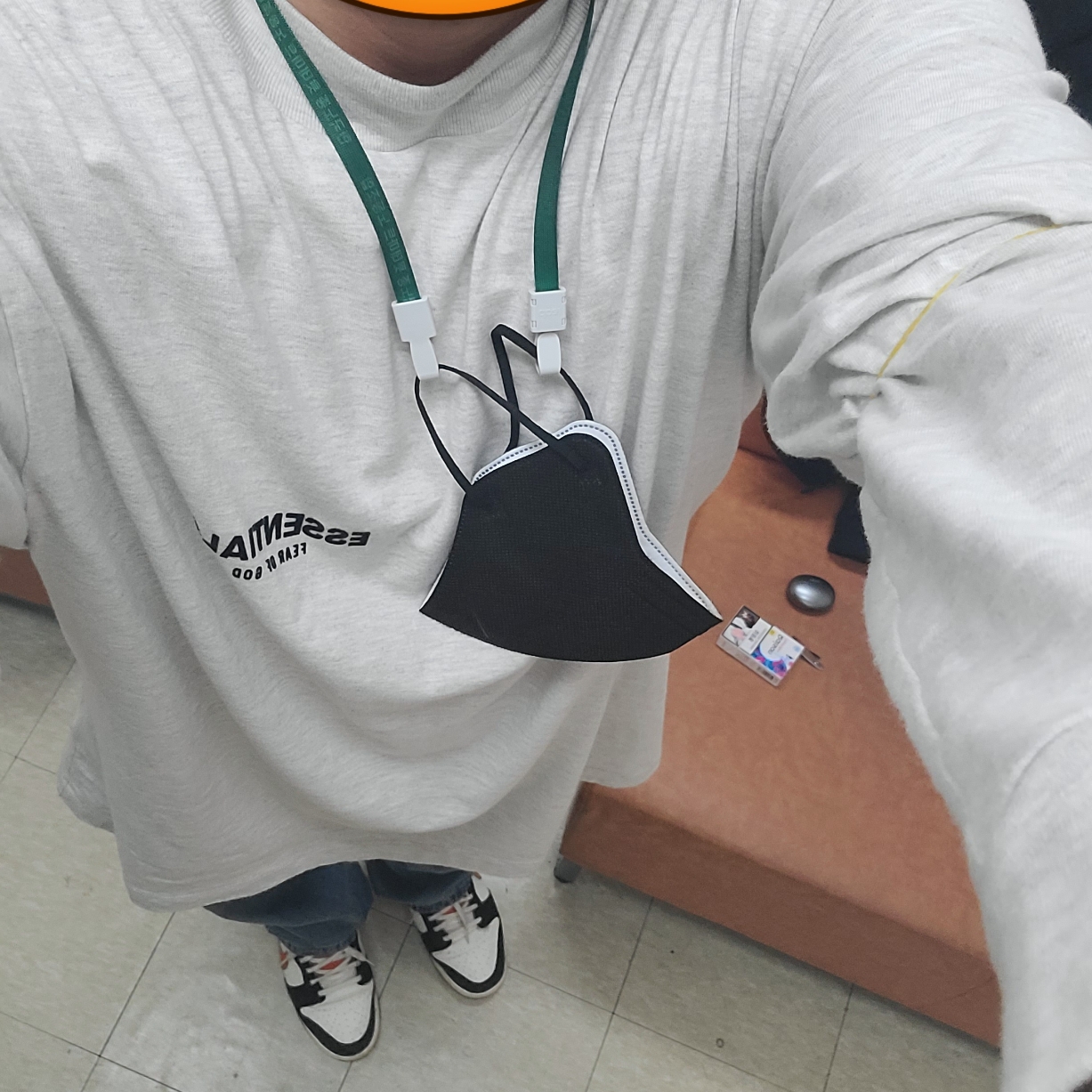 Essentials The Core Collection Long Sleeve T-Shirt Light Oatmeal, Nike Dunk Low Retro PRM Halloween 착용 스타일