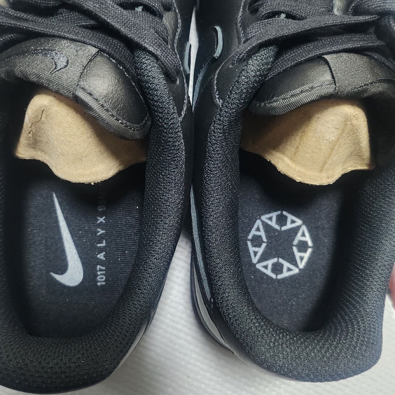 Nike x 1017 Alyx 9SM Air Force 1 Low SP Black 착용 스타일 - 3