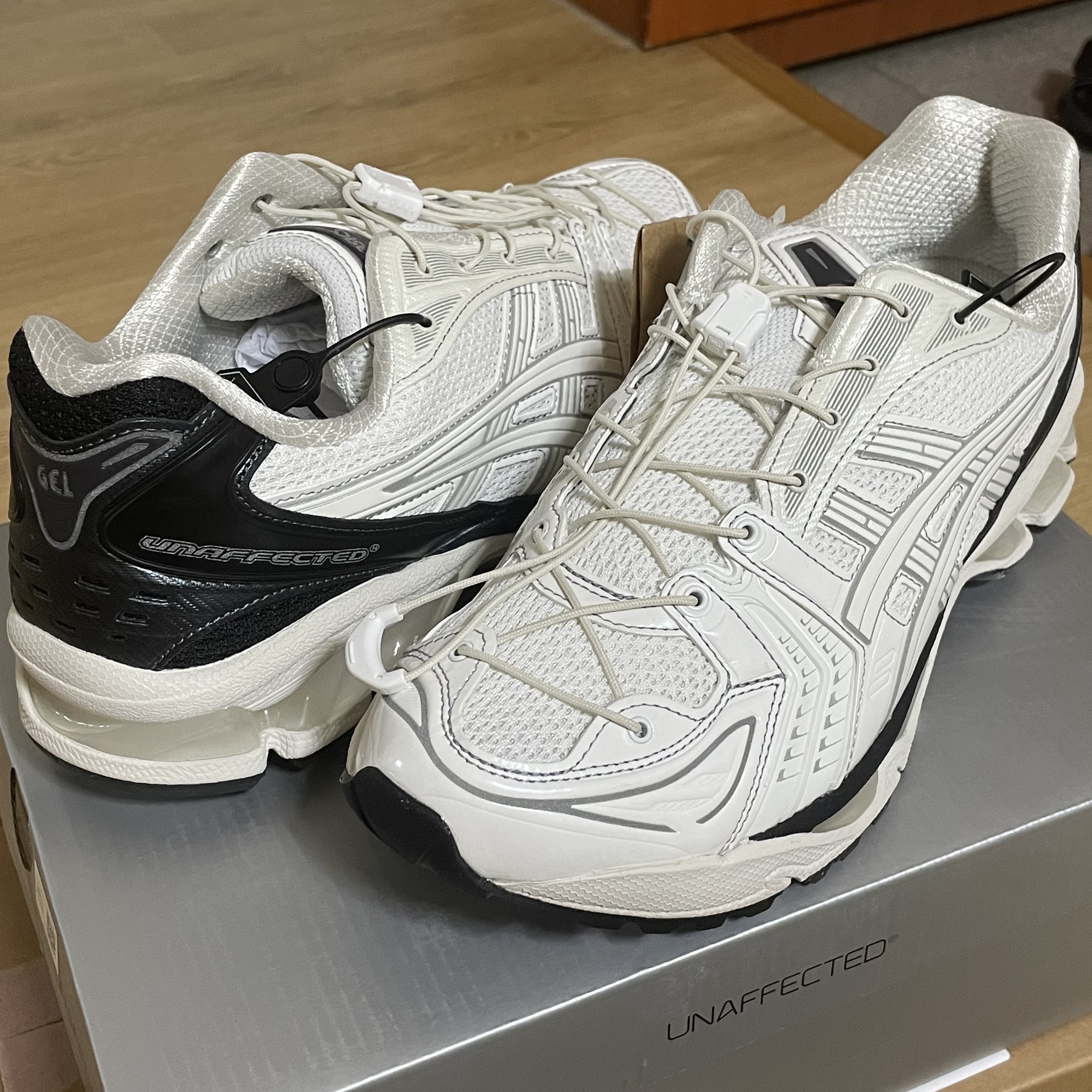 Asics x Unaffected Gel-Kayano 14 Galaxy White 착용 스타일
