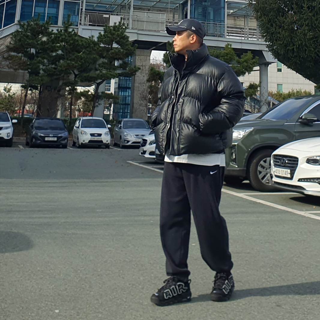 Nike x Ambush Air More Uptempo Low Black and White 착용 스타일 - 1